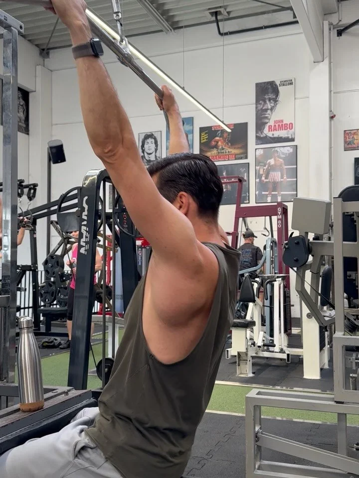 Heute erscheint &uuml;brigens das Gothic Remake - wer holt es sich? 👀

Lat Pulldown (Single Arm):
60 &times; 12,12
 
Schnell Chest Press:
62,5 &times; 10,8
 
Upper Back Pulldown:
110 &times; 10,9
 
Seated Overhead Press (Dumbbell):
25 &times; 8,7
 
