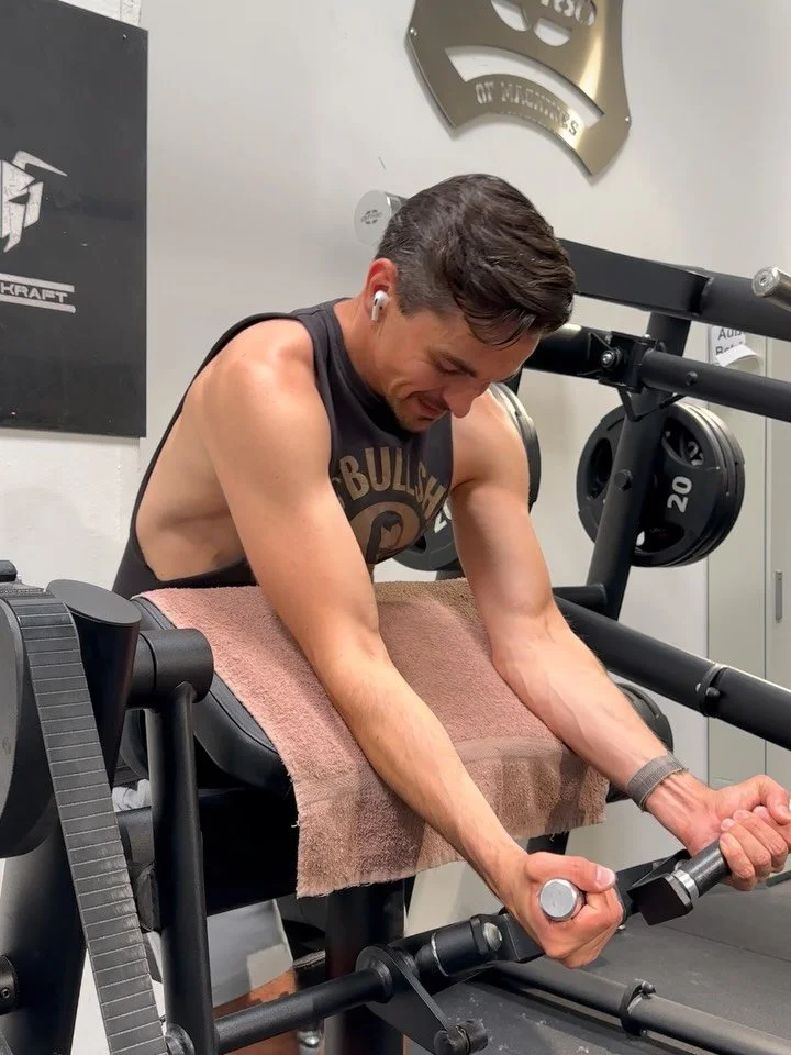 Nur noch 3 Trainings in der Pipeline, die ich noch posten muss. 😂

Seated Calf Raise (Plate Loaded):
60 &times; 9,8
 
Hip Adductor (Machine):
80 &times; 13,12
 
Hip Abductor Gym80 (Machine):
95 &times; 9,9
 
Pendulum Squat (Gym80):
30 &times; 8,8
 

