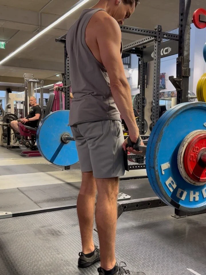 Heute kein Training, aber ich hab ja noch 3 Einheiten nicht gepostet. Am Ende gibt es eine &Uuml;berraschung

Standing Single Calf Raise:
+42,5 &times; 9,9
 
Romanian Deadlift (Barbell):
115 &times; 8,8
 
Cable Crunch:
75 &times; 13,12,10
 
Nautilus 