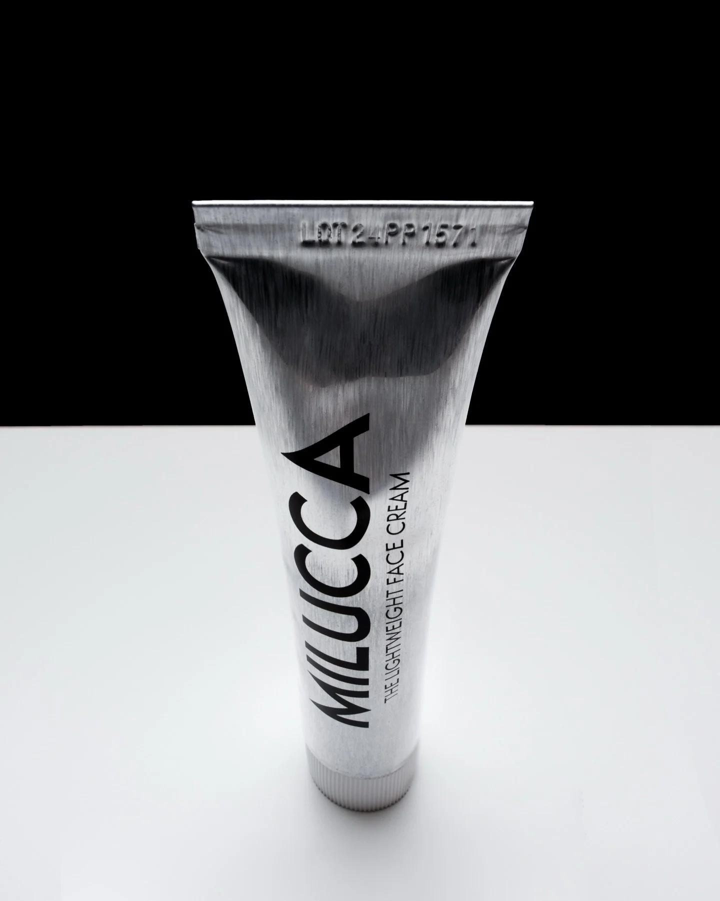 Product photography by us🥰
We love shooting with wide lens 🤌🏼