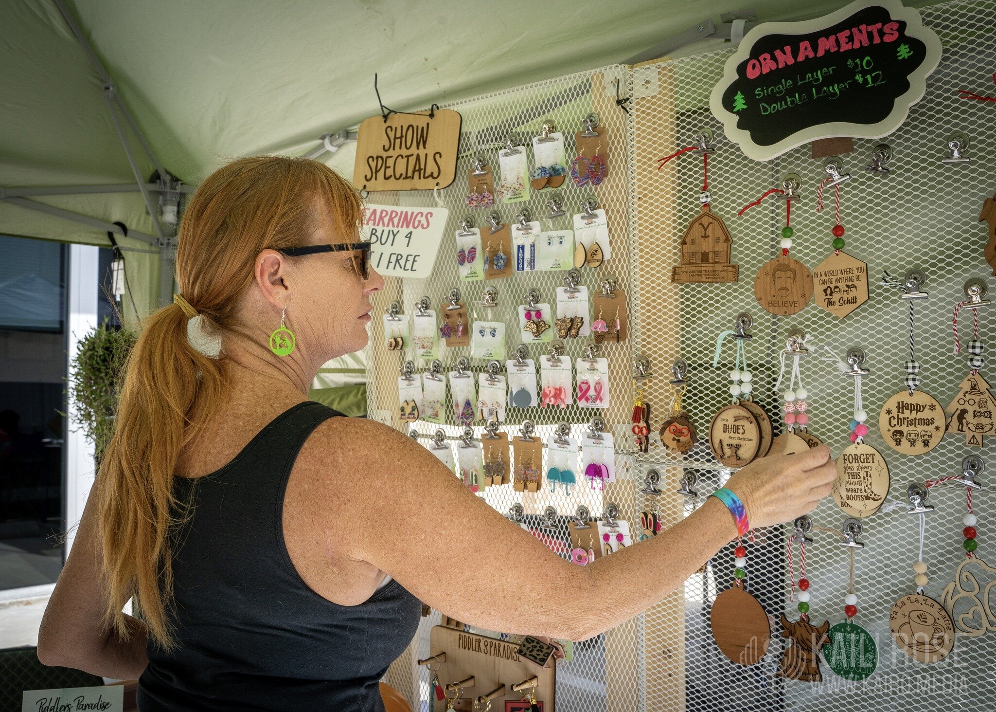 Please welcome back @piddlersparadisetx  to our market! Those that came out to our October market got to meet this awesome vendor and her acrylic and wood earrings, ornaments, keychains, bookmarks, baby items, and so much more! I have to say we go to