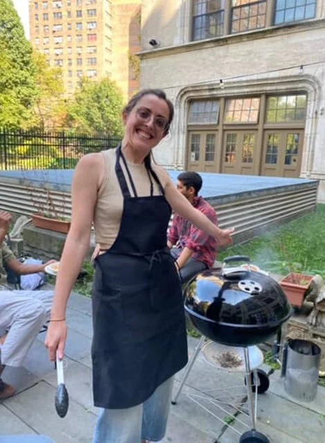 Mary Molepske, volunteer at Repair Café El Barrio grilling burguers for the crew