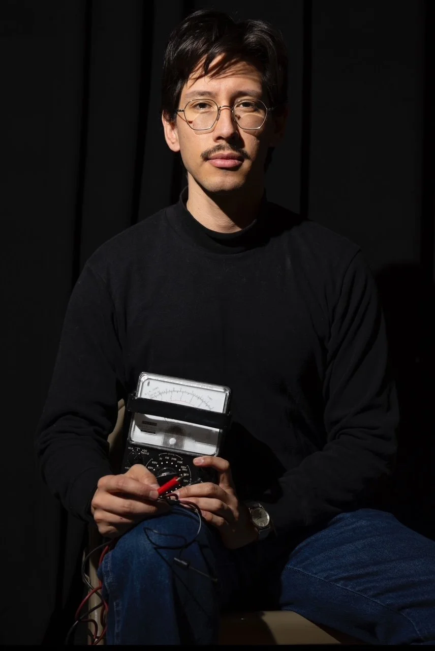 Cuau Romero, volunteer at Repair Café El Barrio repairing a camera
