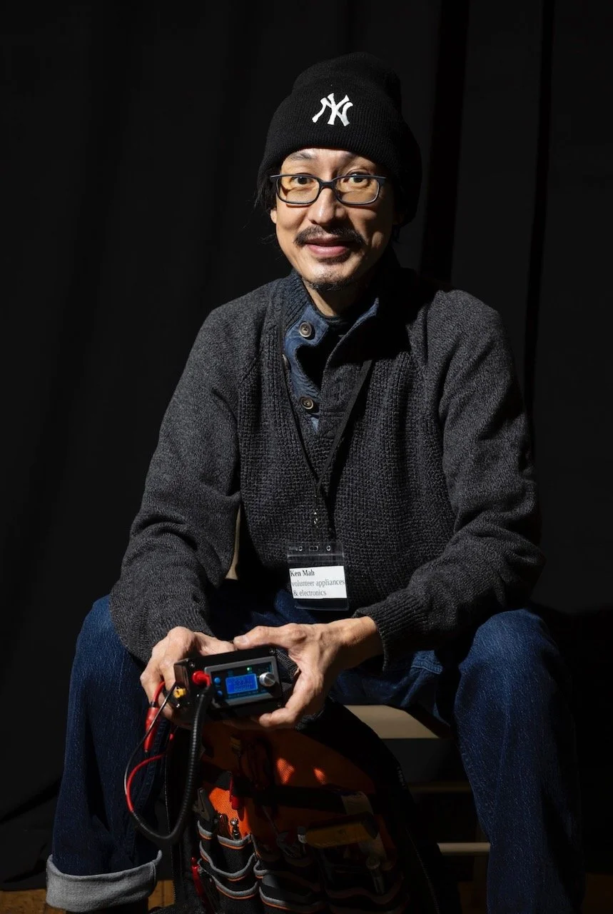 Kenneth Mah, volunteer at Repair Café El Barrio fixing a stopwatch