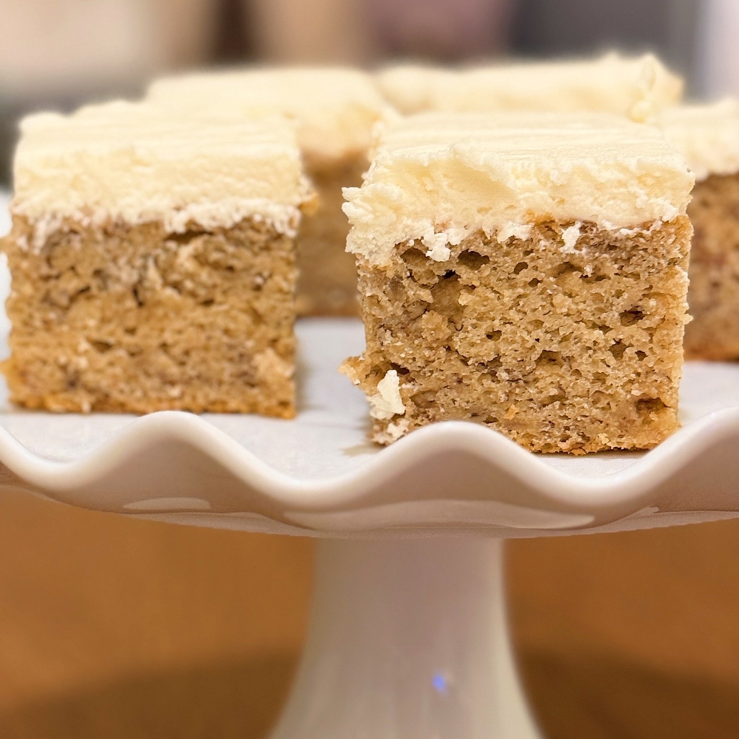 Banana Cake &gt; Banana Bread&hellip; especially when you add cream cheese frosting ;)
.
This recipe is from @sallysbakeblog and she&rsquo;s got a whole post on where she got the recipe. I&rsquo;m all about passing down tried and true recipes and thi