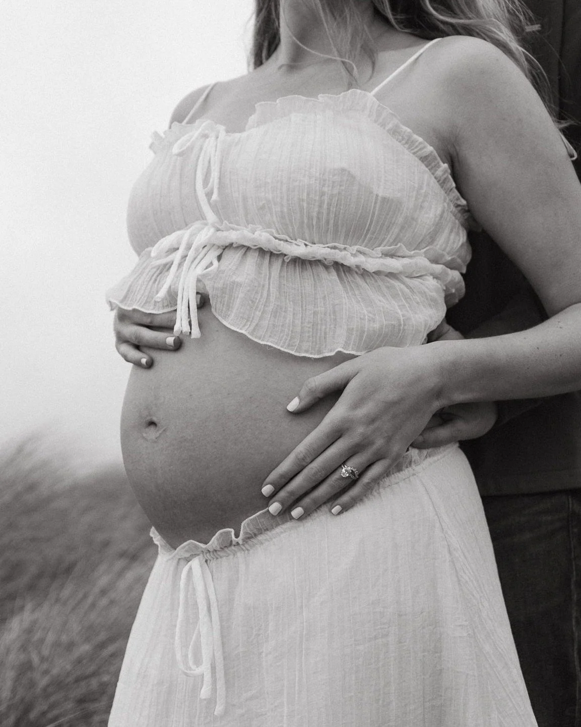 Looove a moody foggy Ocean Beach maternity&mdash;the wind is in our favor, (almost) always. We don&rsquo;t always need a perfect sunny day! In fact I like embracing the SF weather and capturing what it&rsquo;s really like to be here. The fog emoji lo