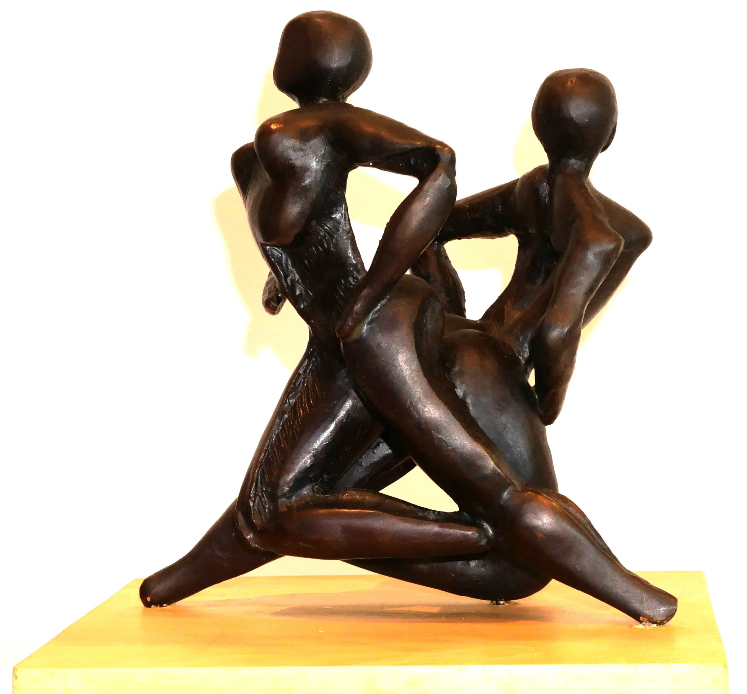 Dancing Couple i (160x160x100)
Bronze (Ash base)