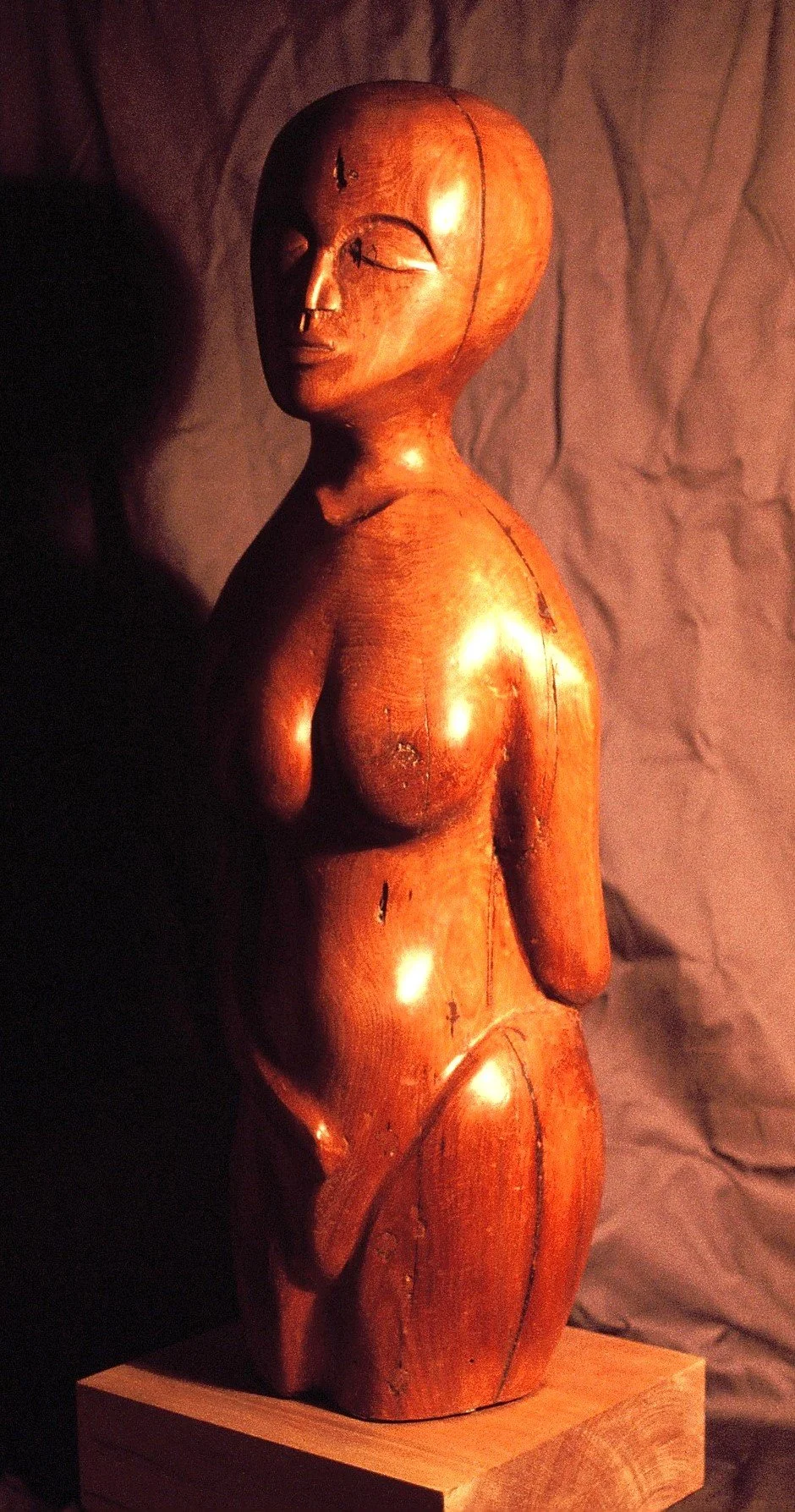 Pregnant Pause (1100x430x250)
Totora (Rimu base)