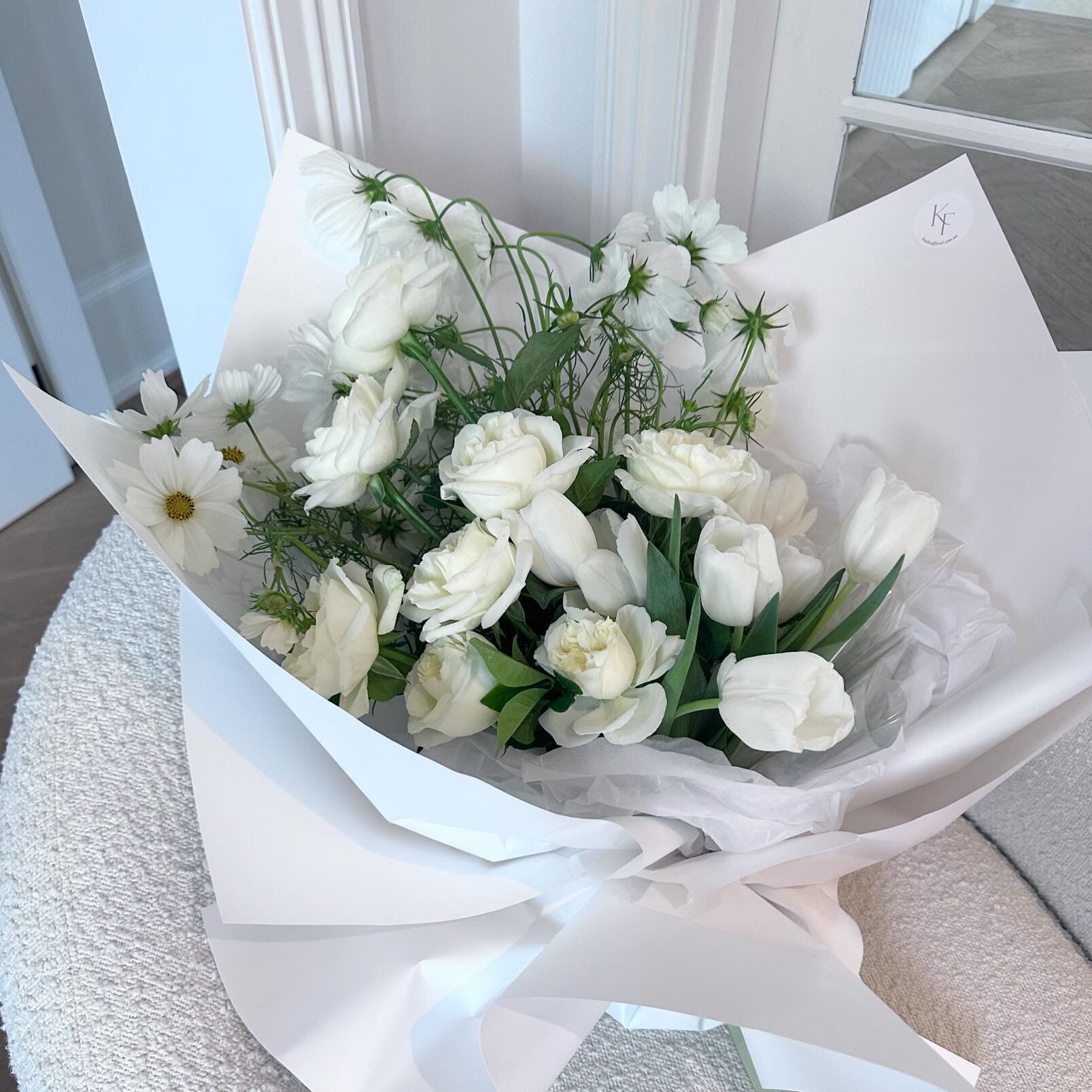 Clean whites 🤍🌿 #kindredfloral #kindred #classicbeauty #sydneyflorist