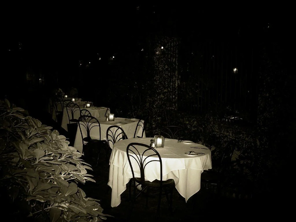 bl wh row of tables.jpg