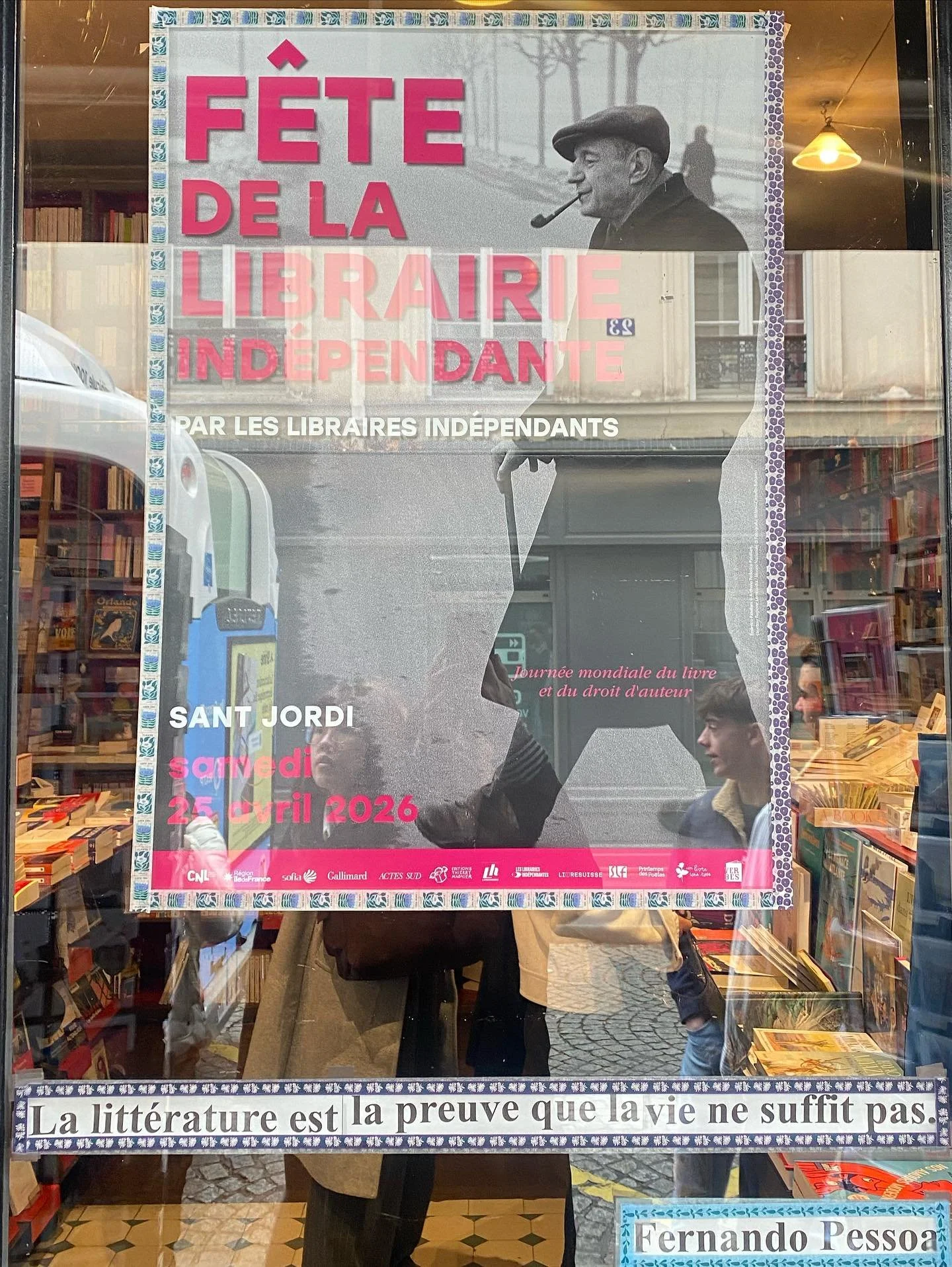 Libraires, &agrave; vos vitrines ! 🌹🌹