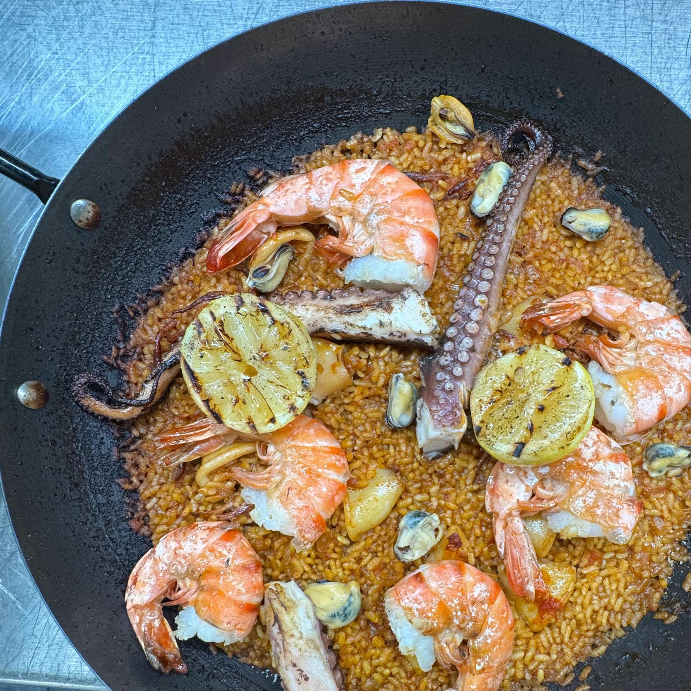 TRADITIONAL paella 🥘 🍤 @calypsogrillcayman 

Made on special request for a birthday celebration by one of our sous chefs @alvaropuerta00 💛🌴