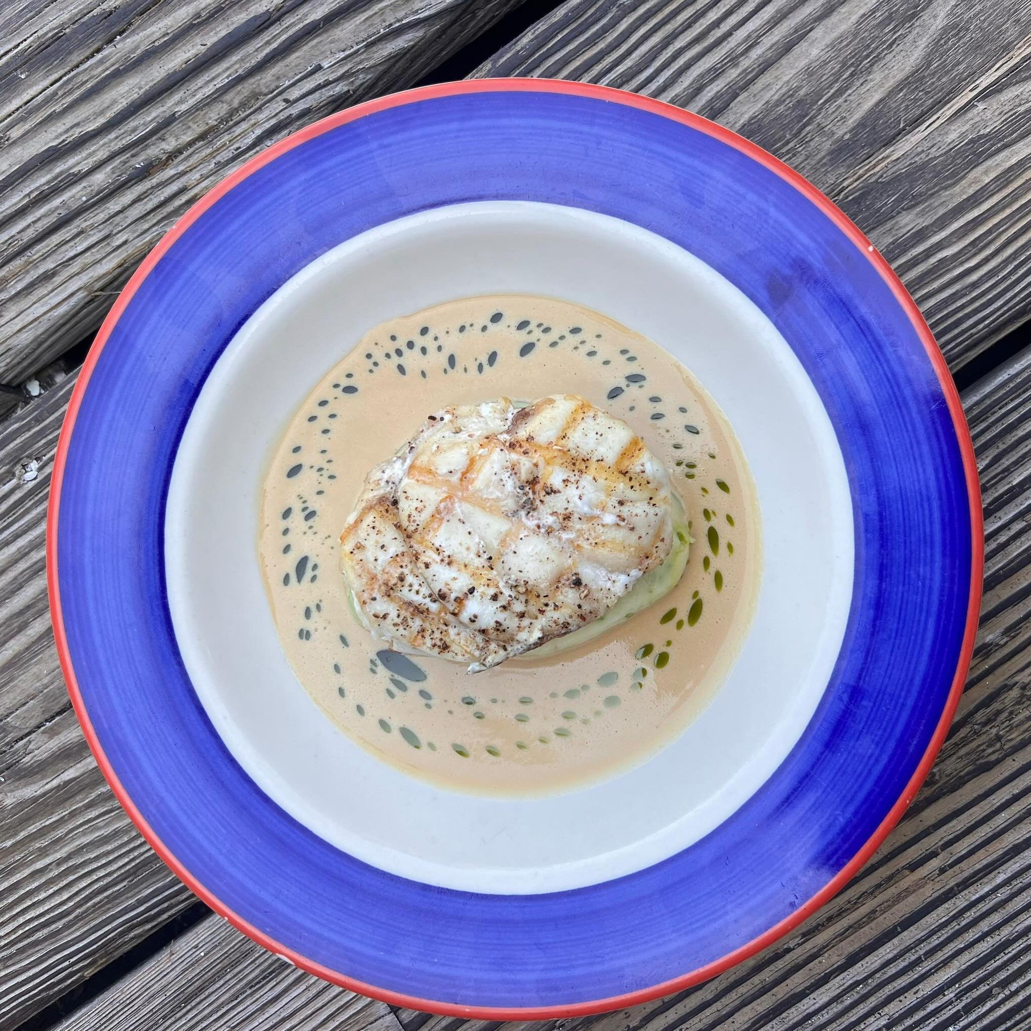 GRILLED grouper | scallion mash | roast chicken sauce 💛 🌴 @calypsogrillcayman

#calypsogrillcayman #grandcayman #caymanislands #caymankind #emilyscottfood