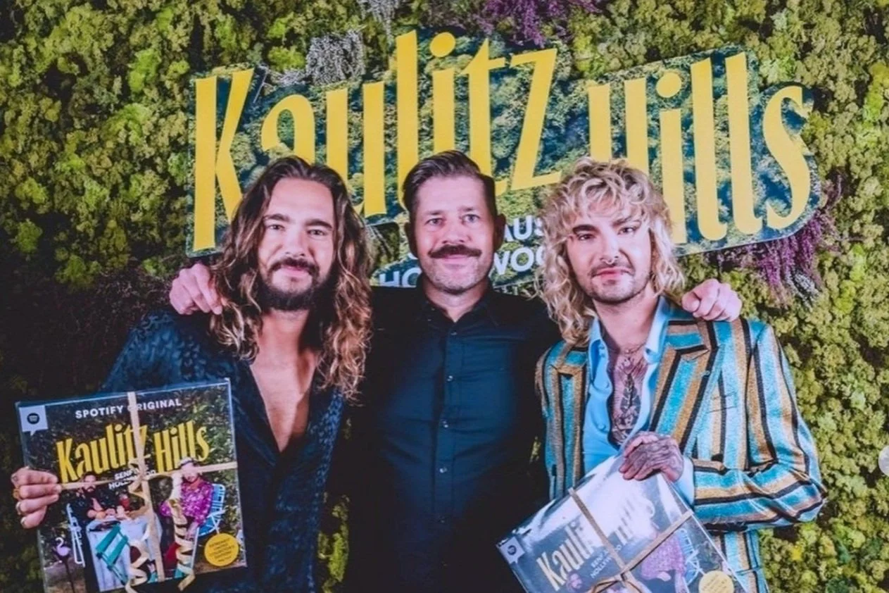 Tom Kaulitz, me and Bill Kaulitz, holding a vinyl Special Edition of our Podcast "Kaulitz Hills".