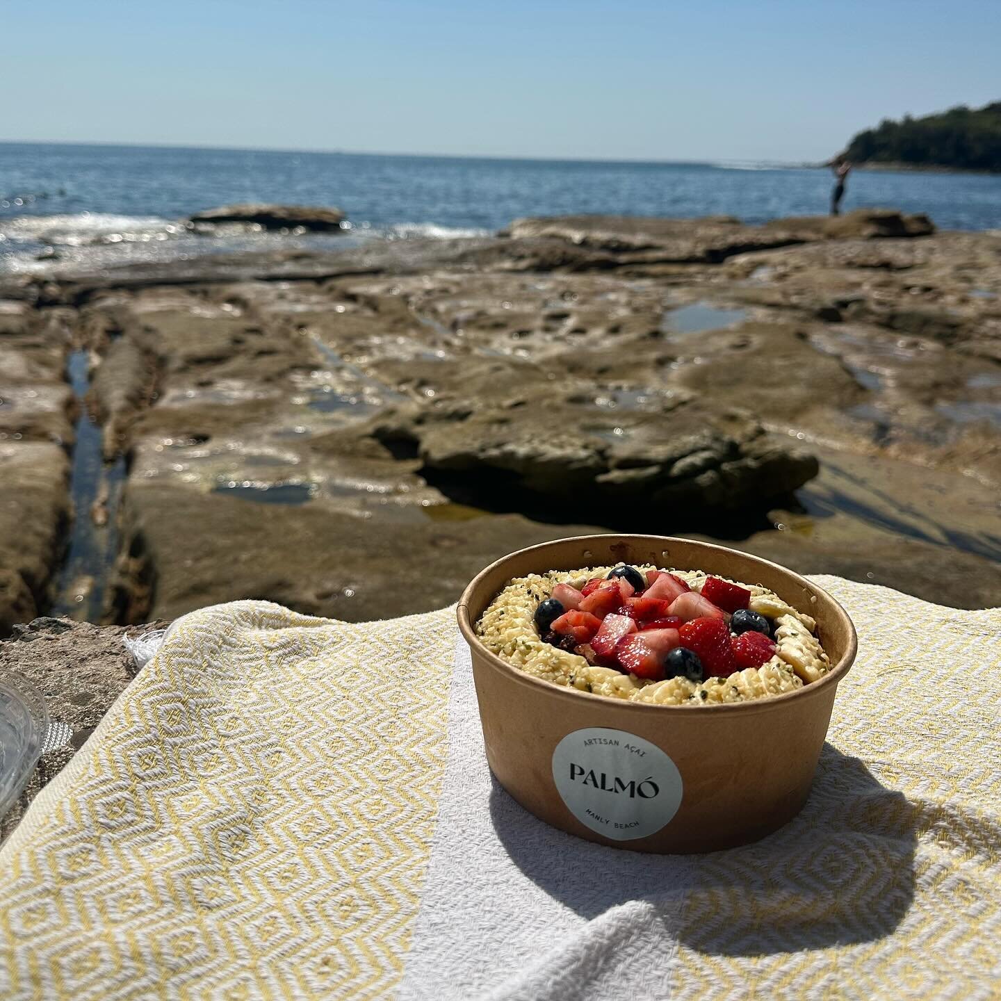 What a better combination than a nutrient dense a&ccedil;a&iacute; bowl &amp; a fresh dip in the ocean 🏝️

Our bowls are hand blended with love and have no added sugars/artificial ingredients🩵
