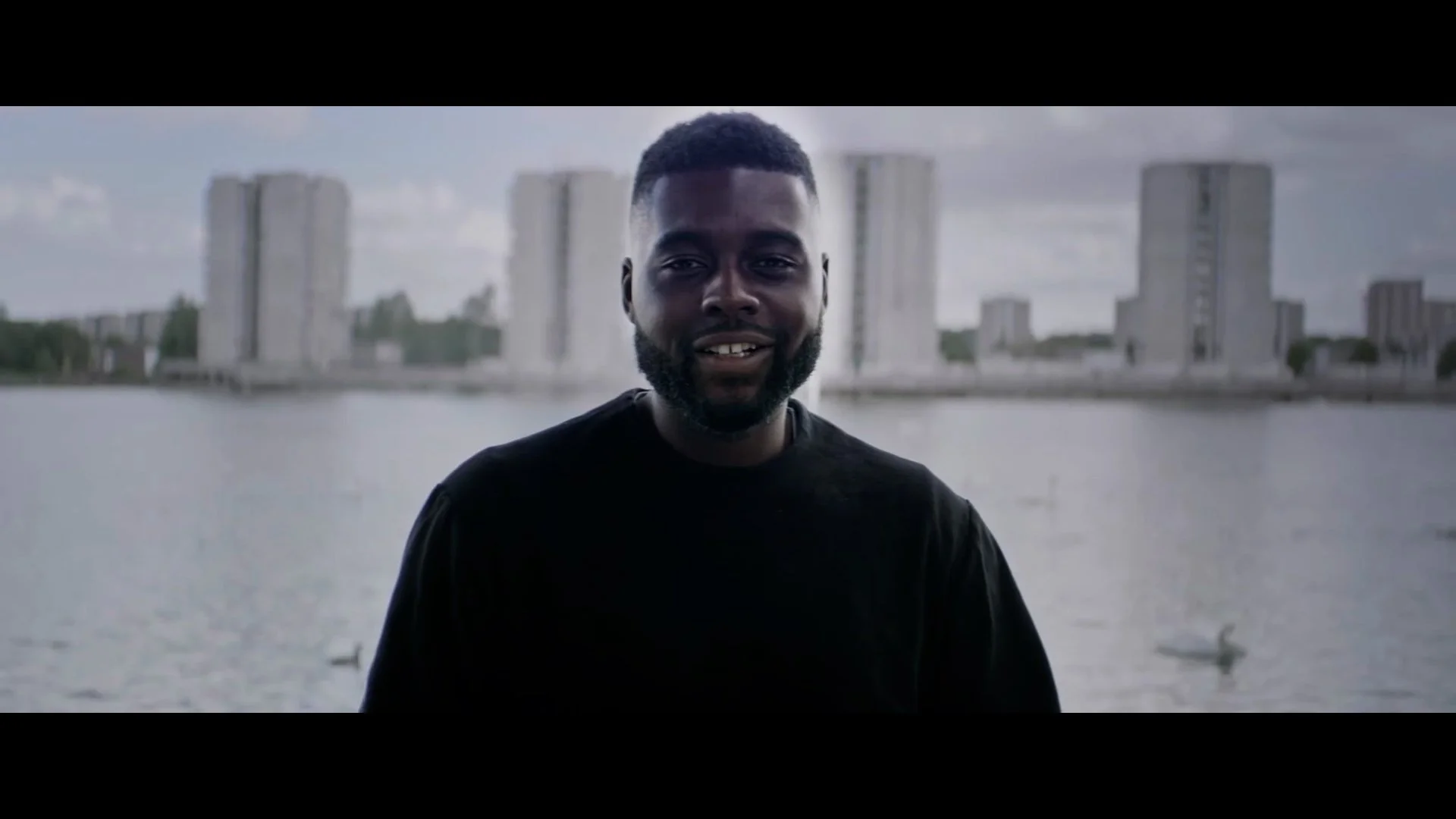 Live boxing on Dave 1.00_01_02_11.Still013.jpg