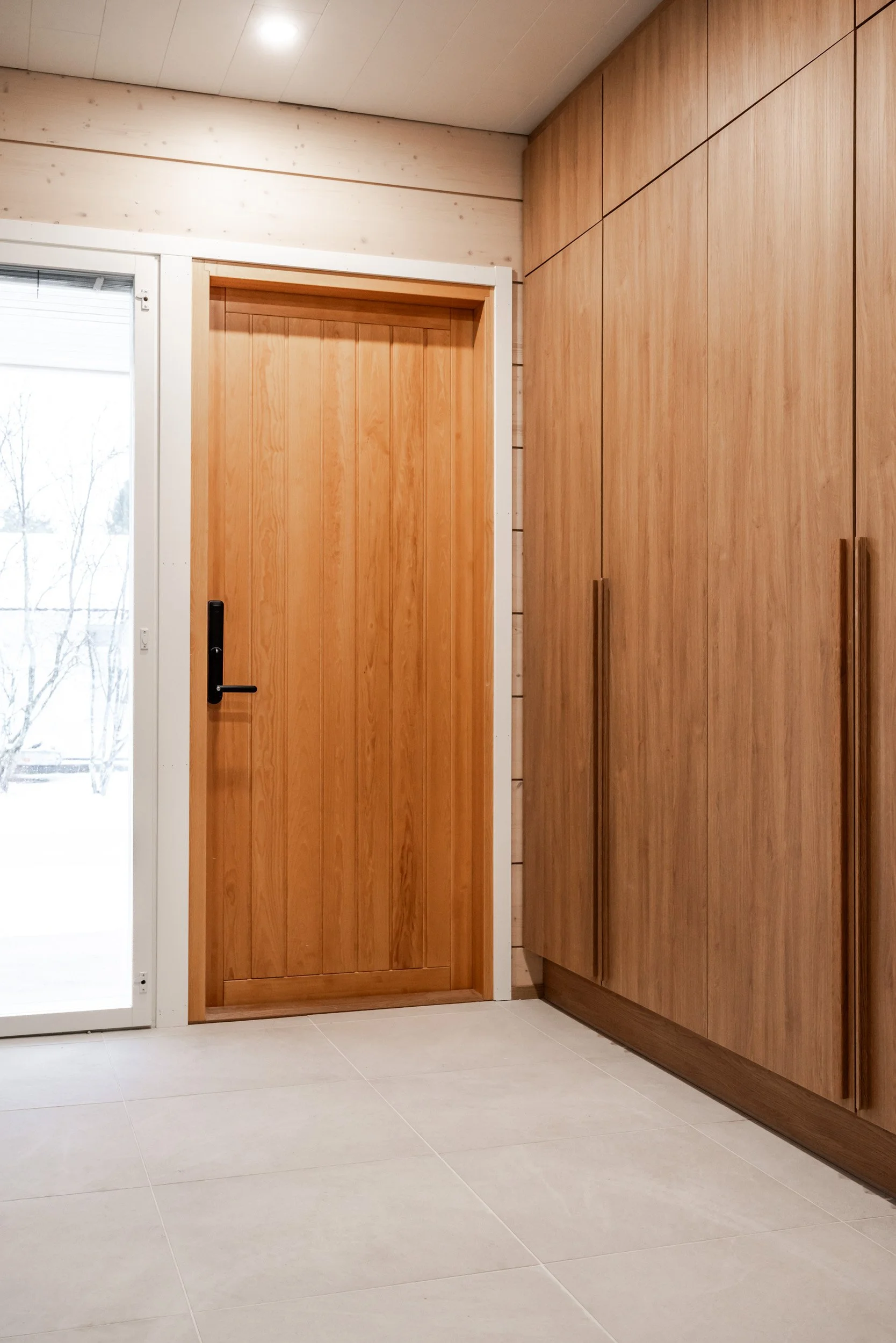 Eteisen pintamateriaali- ja kiintokalustesuunnittelu