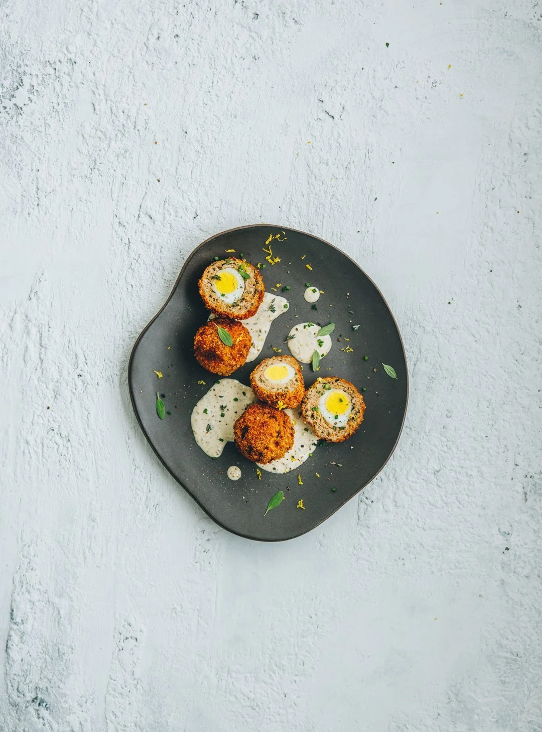 Oeufs de caille façon « scotch eggs », mayonnaise tonnato
