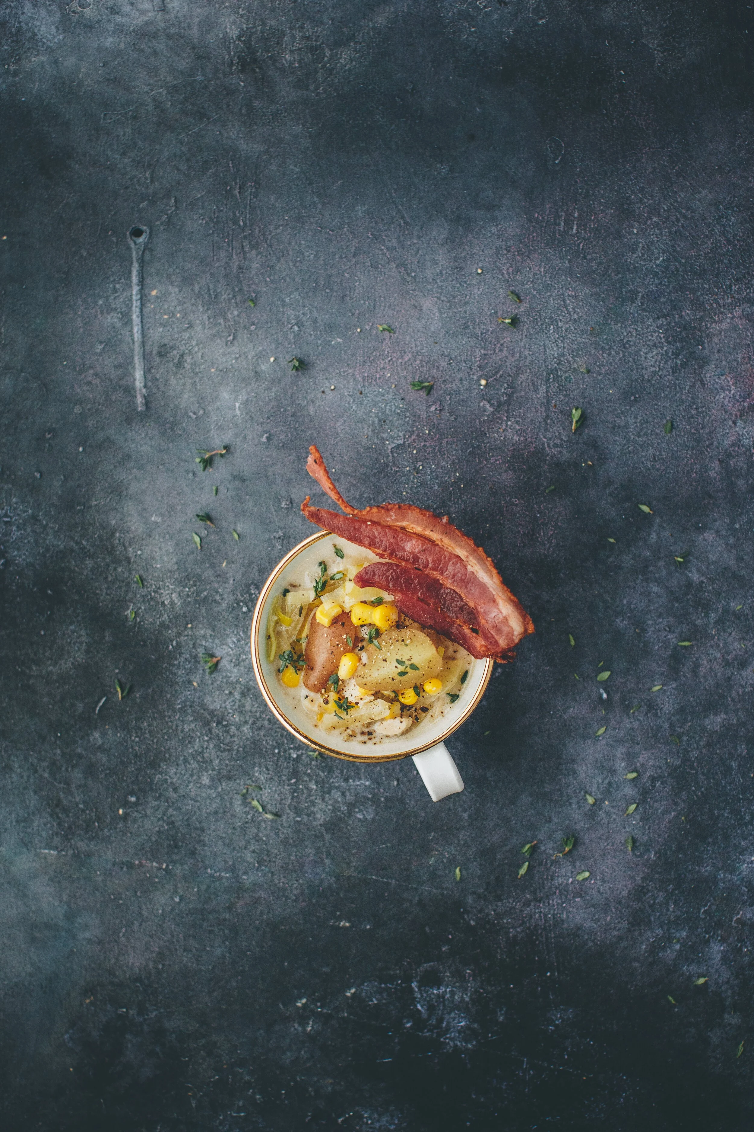 Soupe de palourdes, poireaux, bacon, maïs, babeurre