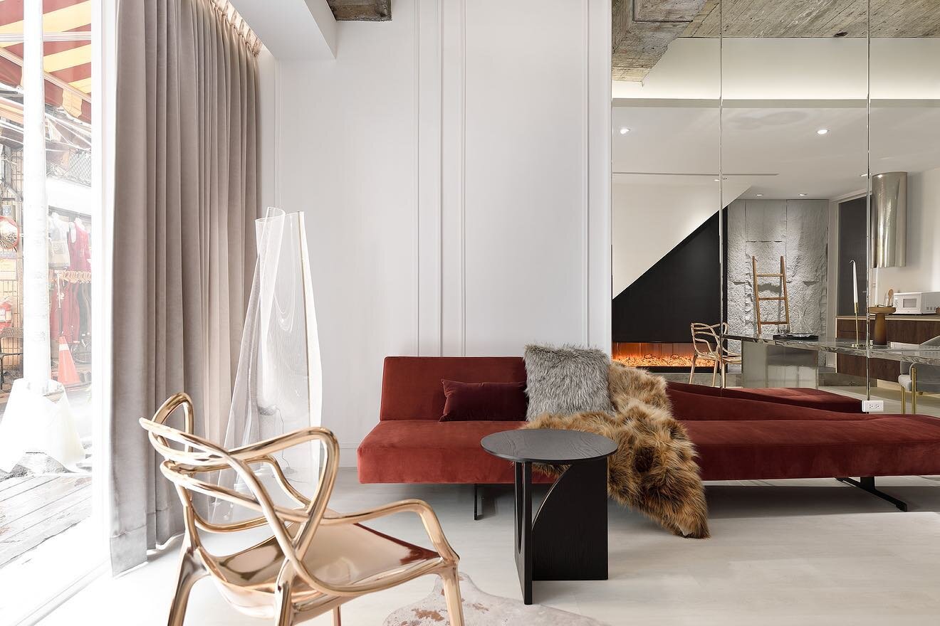 Project. ZZ01

室內軟裝設計 + 空間陳列擺拍
&bull;
&bull;
&bull;
&bull;
&bull;

#stayhome #stayathome #staging #staginghomes #stagingworks #homestaging #design #interiordesign #interiordecor #deco #decor #decoration #taiwan #vibes #mood #home #cozy #空間 #空間設計 #佈置 