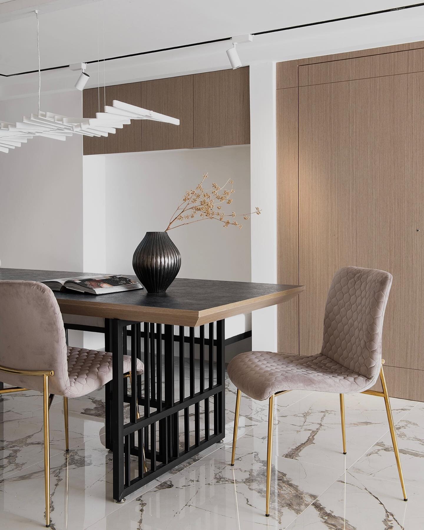 Project. DN07

室內軟裝設計 + 空間陳列擺拍
&bull;
&bull;
&bull;
&bull;
&bull;

#stayhome #stayathome #staging #staginghomes #stagingworks #homestaging #design #interiordesign #interiordecor #deco #decor #decoration #taiwan #vibes #mood #home #cozy #空間 #空間設計 #佈置 