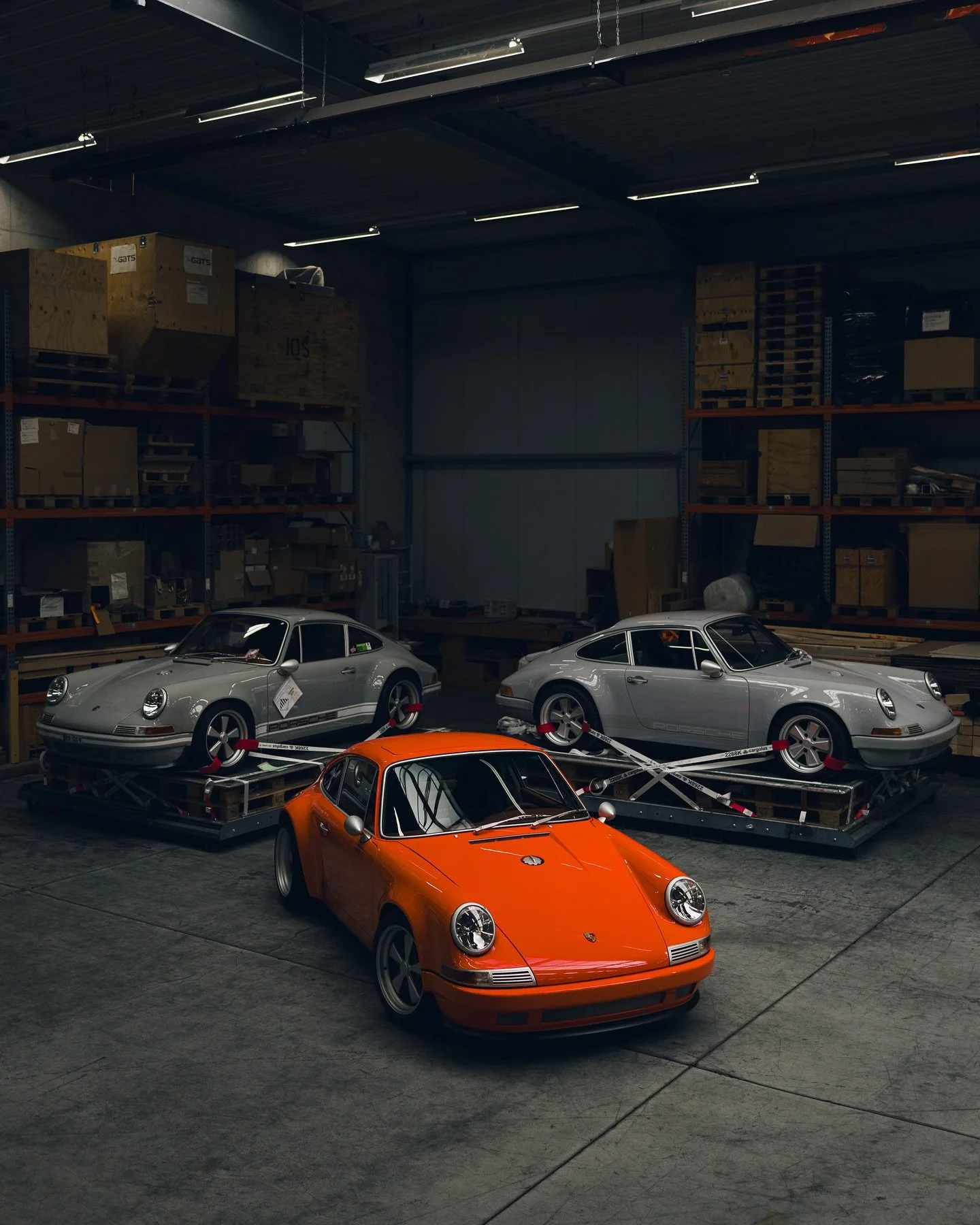 Ready to be shipped 🇺🇸✈️
Had the pleasure of documenting the start of this adventure for @gsmanufaktur Together with @scanglobal they flew three GS964 to customers from Germany to California. | #GSMANUFAKTUR #911 #964 #RESTOMOD #BACKDATE