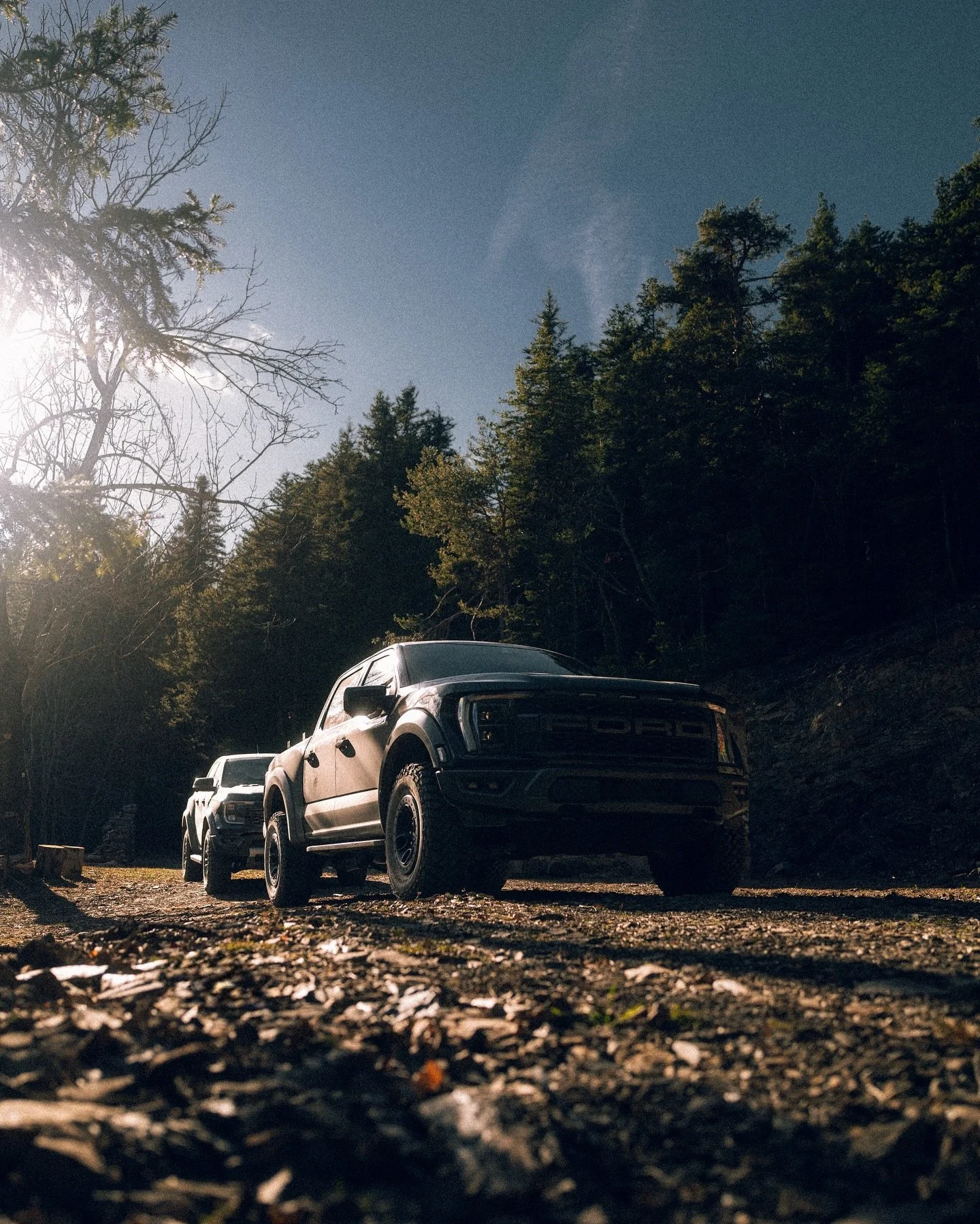 The good life. 🤟🏽
Throwback to the first offroading experience at @rallyreplicaranch with my buddy @justcallme_ao &amp; @toptimo. Needs to be continued! 🔥

#Ford #Ranger #Raptor #RangerRaptor #FordTrucks #Offroad #4x4 #Leica #MyLeicaPhoto