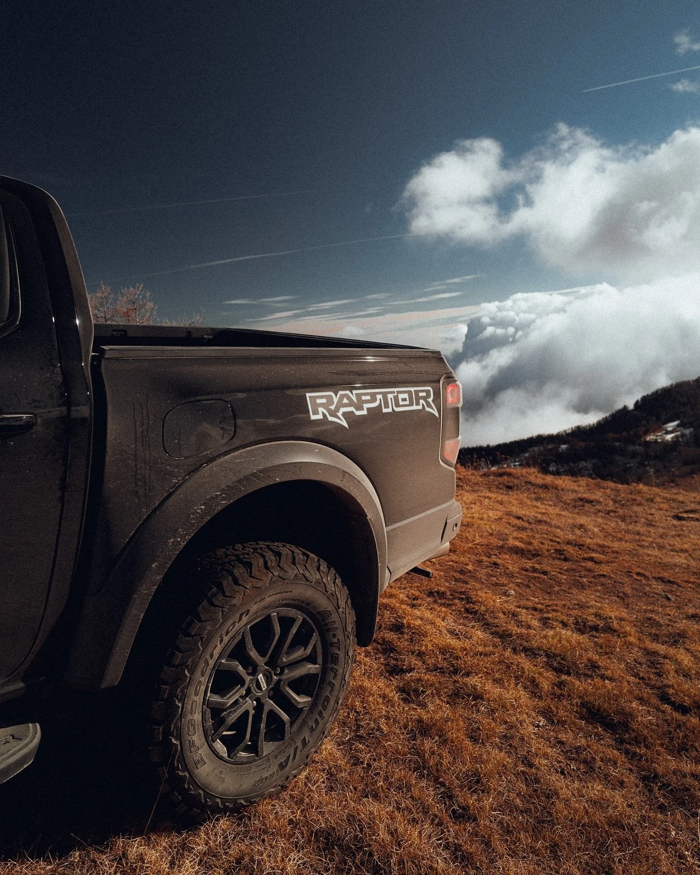 Raptors above 2.000 meters in the clouds ☁️

Starting 2025 with this insane experience together with @justcallme_ao and @toptimo driving both Raptors completely offroad up these mountains. Must be one of the best views you can have in Europe.

#Ford 