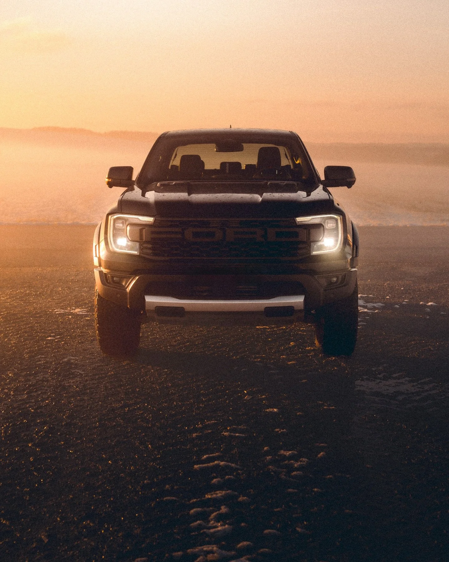 I wish winter would just always look like this.

#RangerRaptor #GoldenHour #LeicaMoment