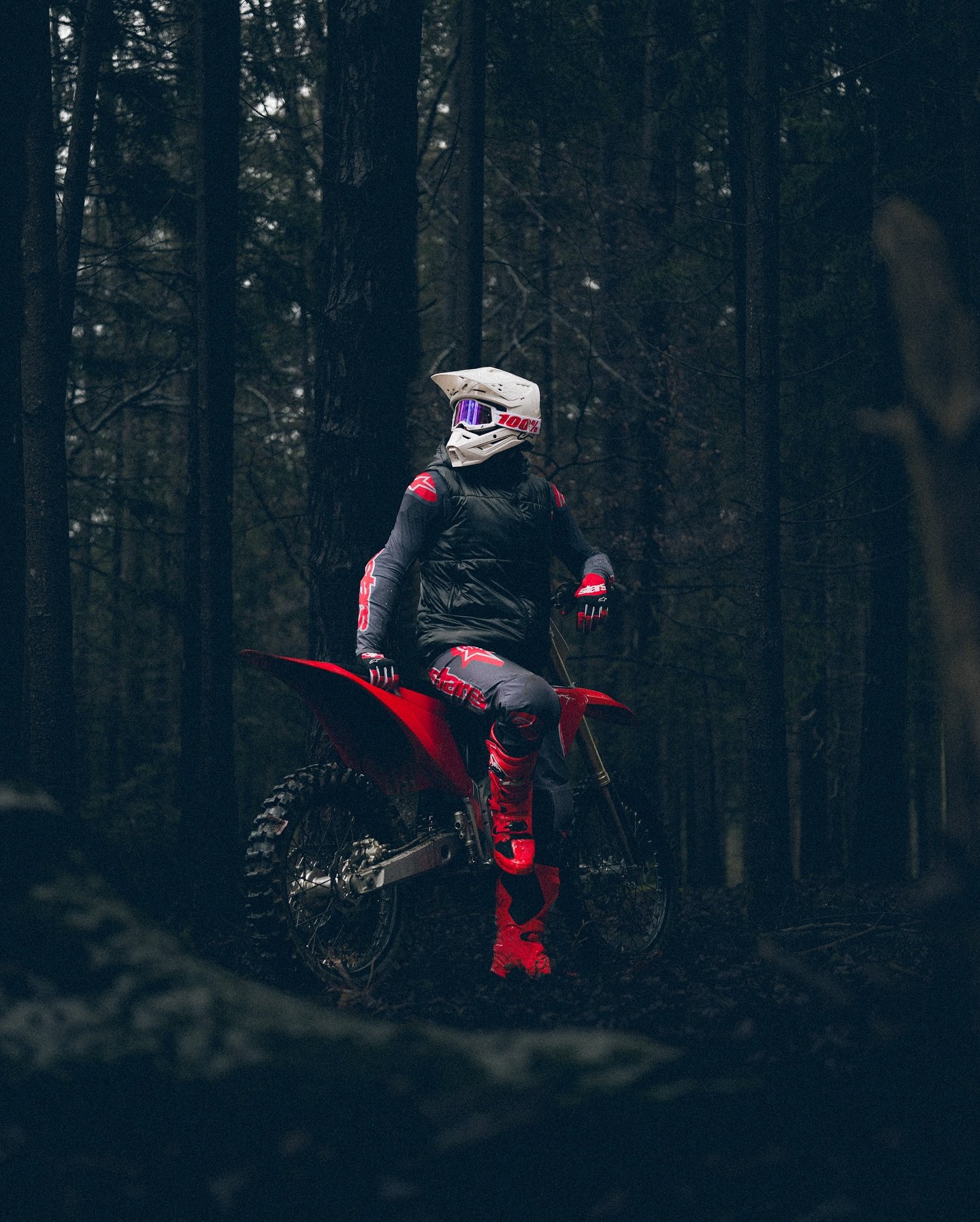 Strolling through the woods.

Took the Stark Varg out for a first winter ride. Can&rsquo;t wait for some proper snow with it. 

#StarkVarg #StarkFuture #LeicaMoment