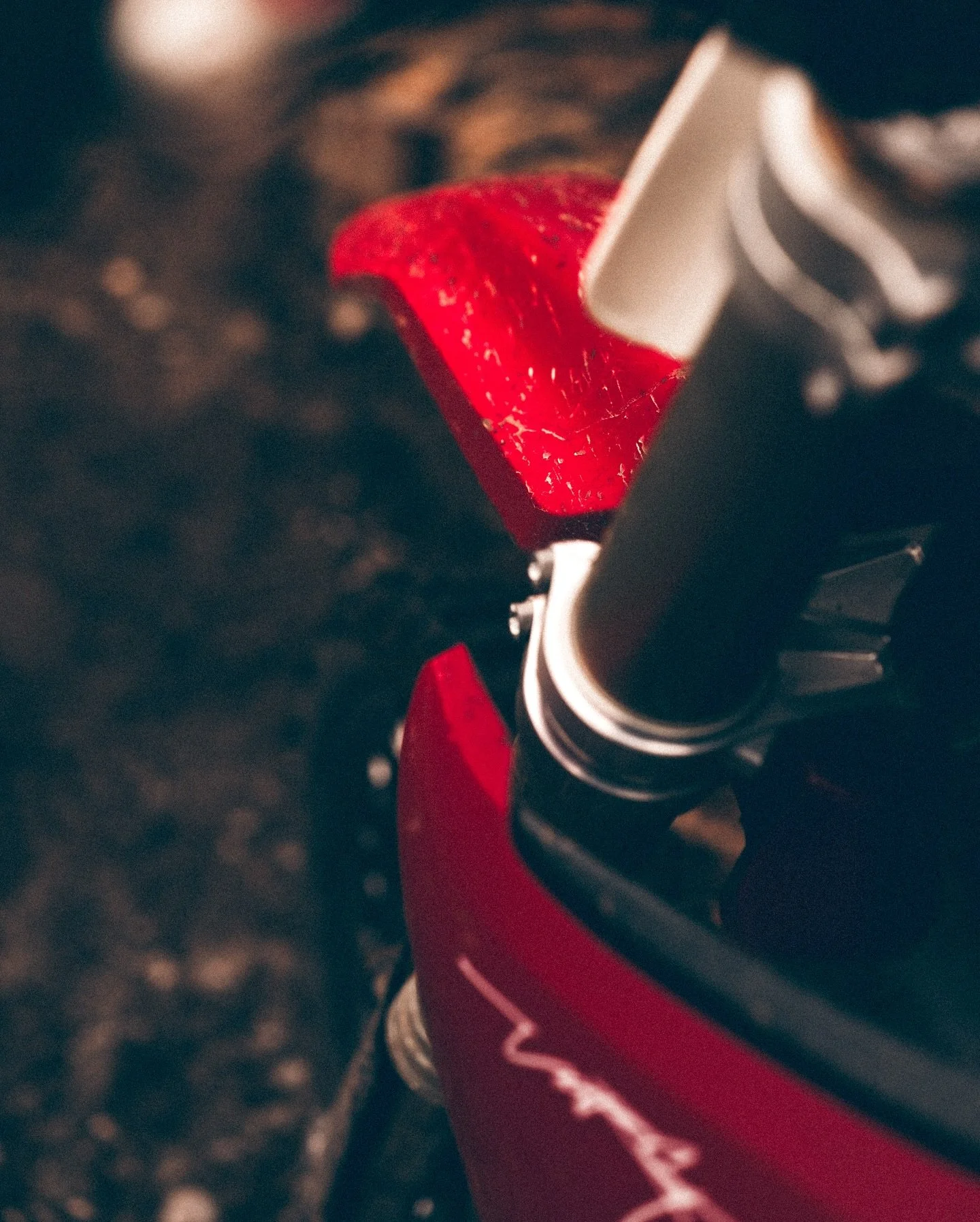 Wood n&rsquo; dirt. 

This might sound like new country song, but it&rsquo;s actually just my dirty Stark next to some wood.

#StarkVarg #MX #LeicaMoment
