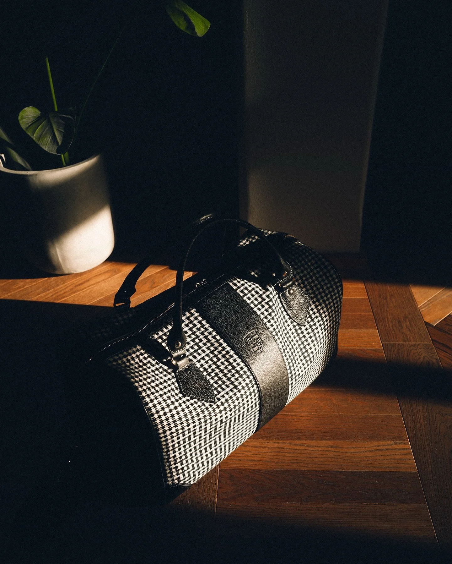 The perfect weekender in the perfect light. Guess I just need a classic Porsche that would suit it perfectly&hellip; 🤝🏽👀

Shot on Leica Q2

#Porsche #Pepita #LeicaMoment