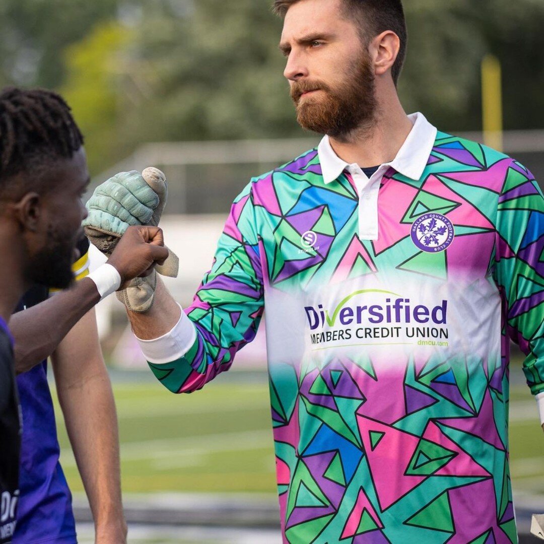 Remember the days when goalkeepers like Jorge Campos and Peter Schmeichel dazzled fans with their colorful and eccentric kits? Stimulus goalkeepers are channeling that same spirit with custom uniforms that are as bold and vibrant as they are!! What i