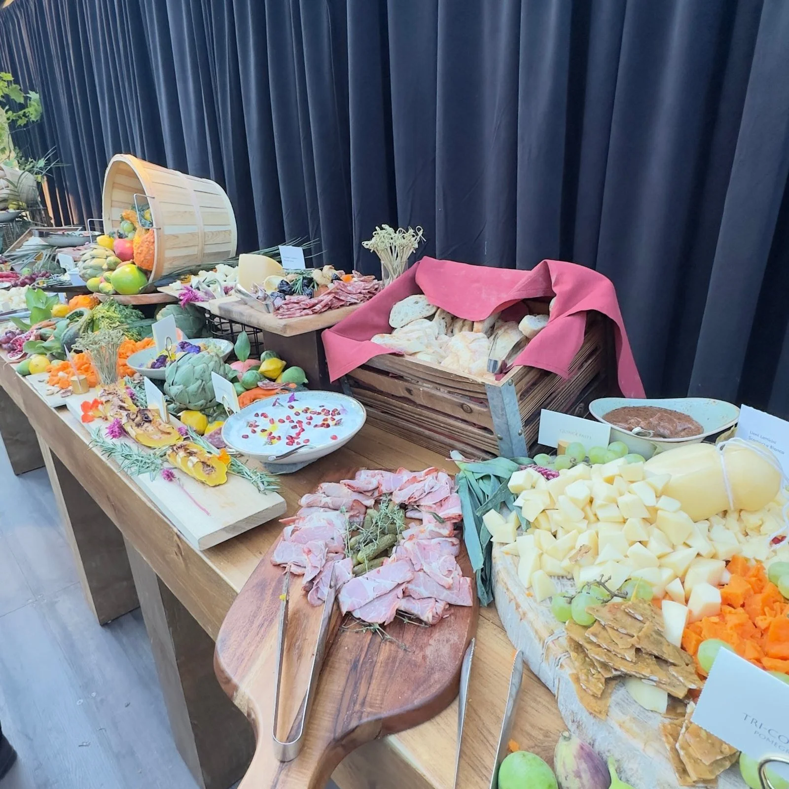 oohv-journal-03-harvest-table-long.jpg