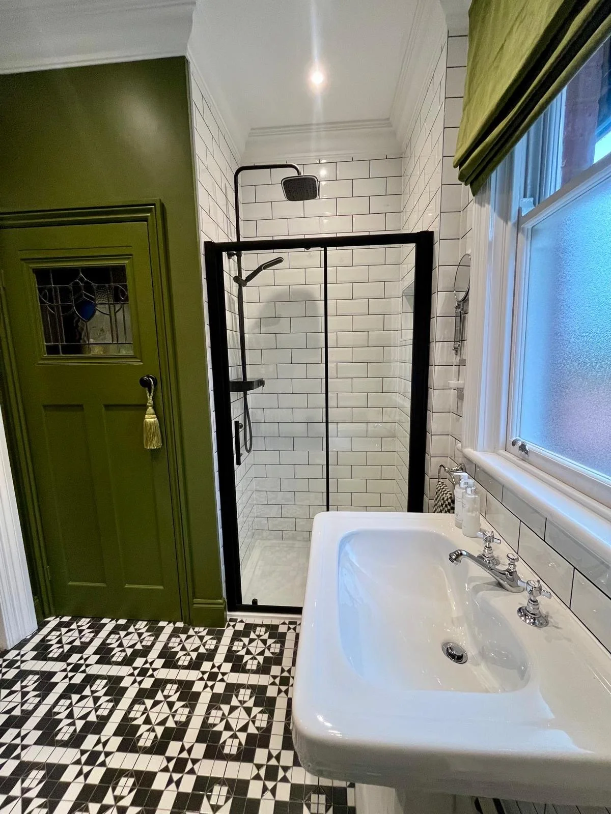 victorian-shower-pedestal-basin-solihull.JPG