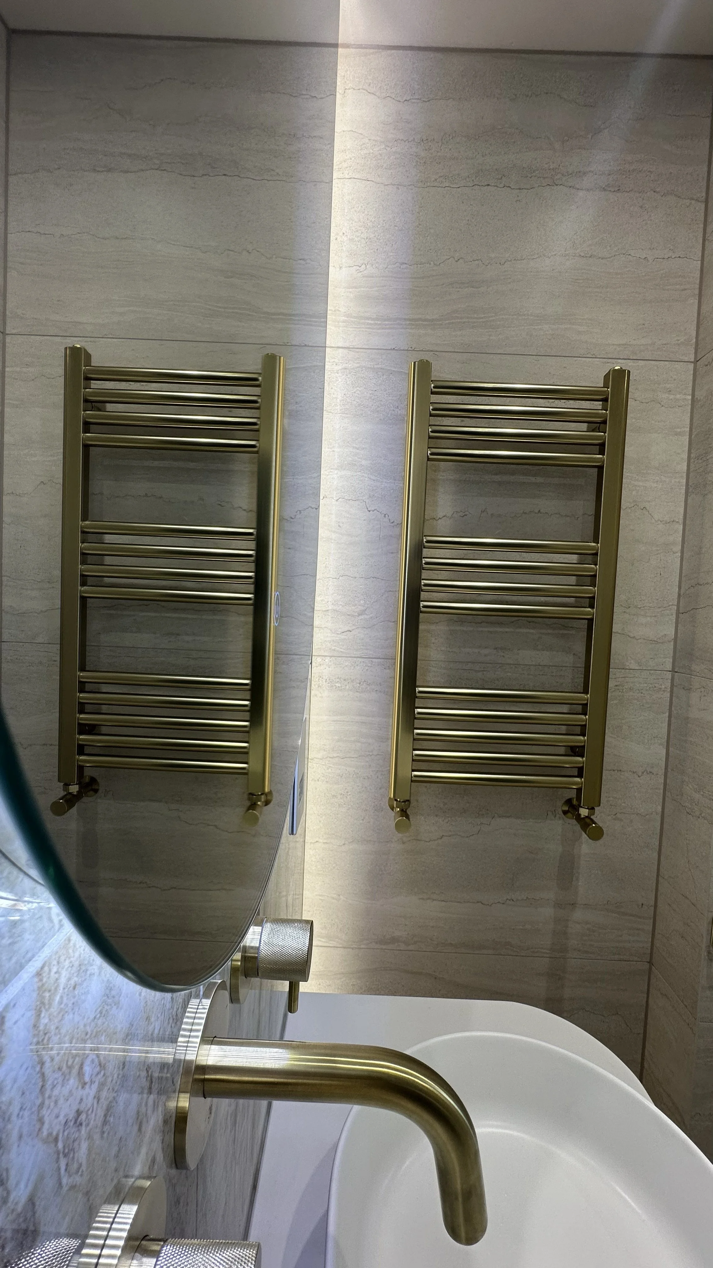 luxury-bathroom-fluted-toilet-brass-fittings-solihull.jpg