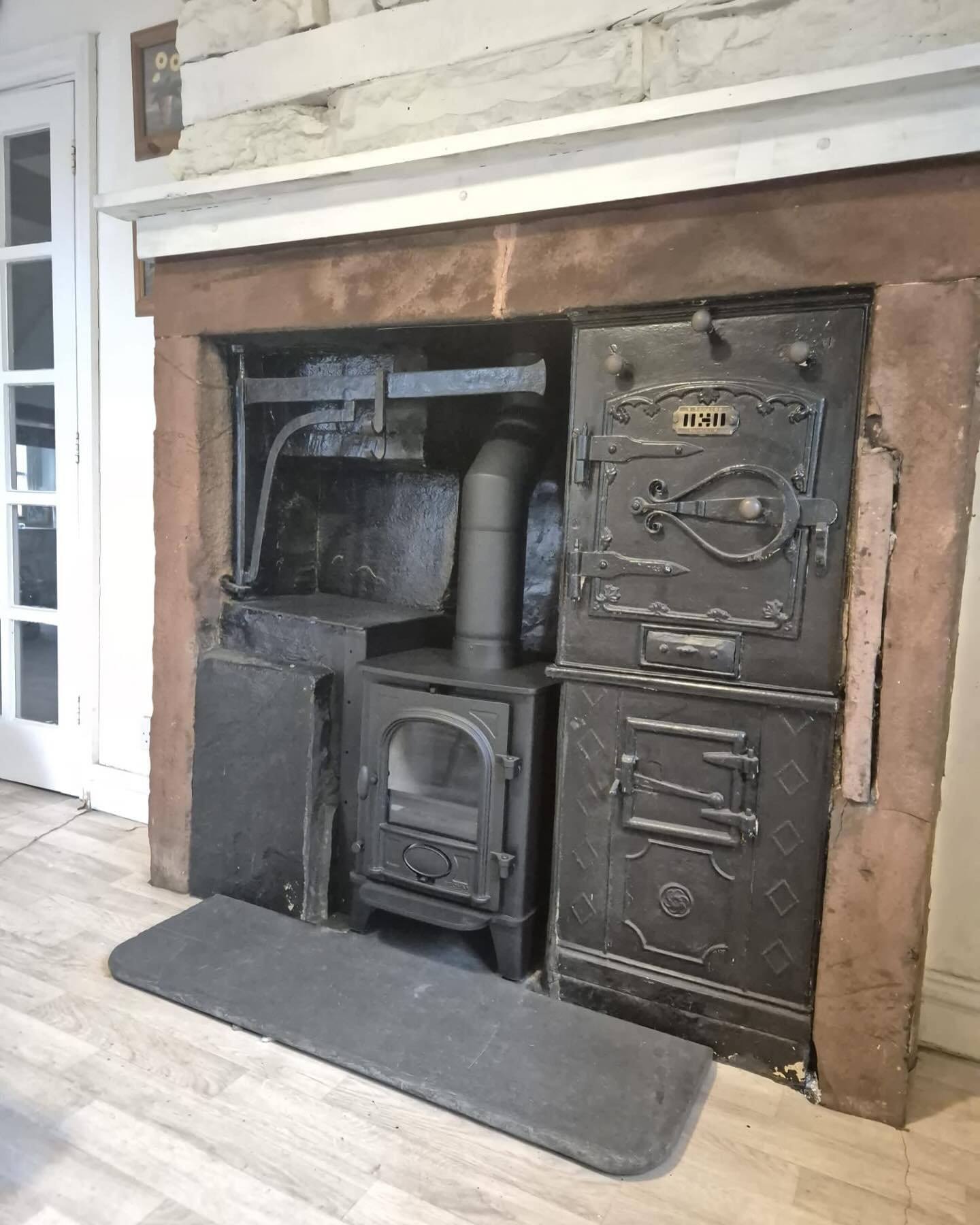 Something a little different for the weekend - We took this traditional range cooker and installed a @stovaxgazco Stockton 3 multifuel stove.

We ❤️ keeping original features and making them practical for modern efficient use.

Our customer was able 