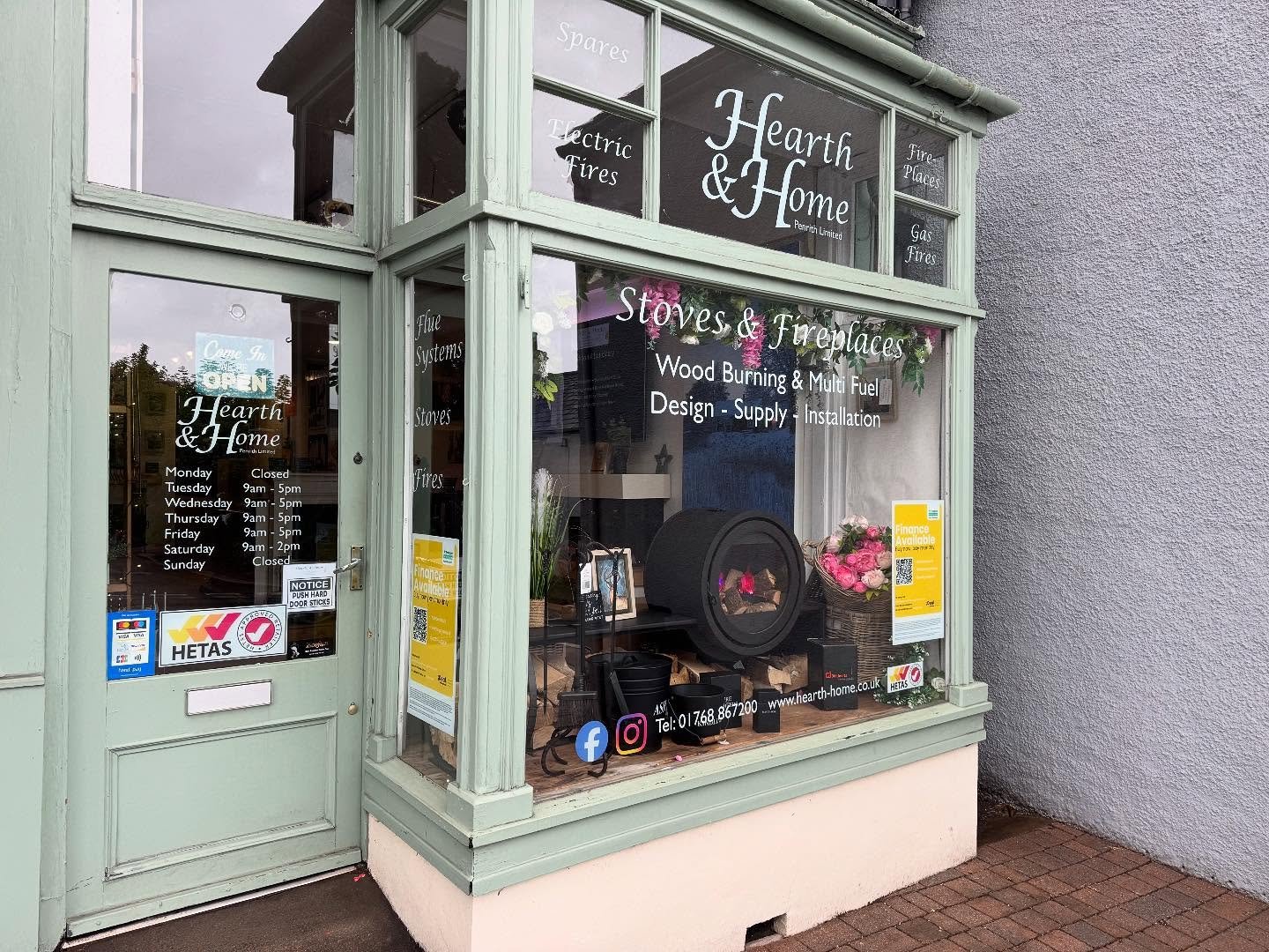 Just when you thought our window display couldn&rsquo;t get any bigger of better, it did! 
Our gorgeous Dik Guerts Odin has graced the window but is now going to its forever home, in our window now is the Dik Guerts Tunnel, it&rsquo;s the stove equiv