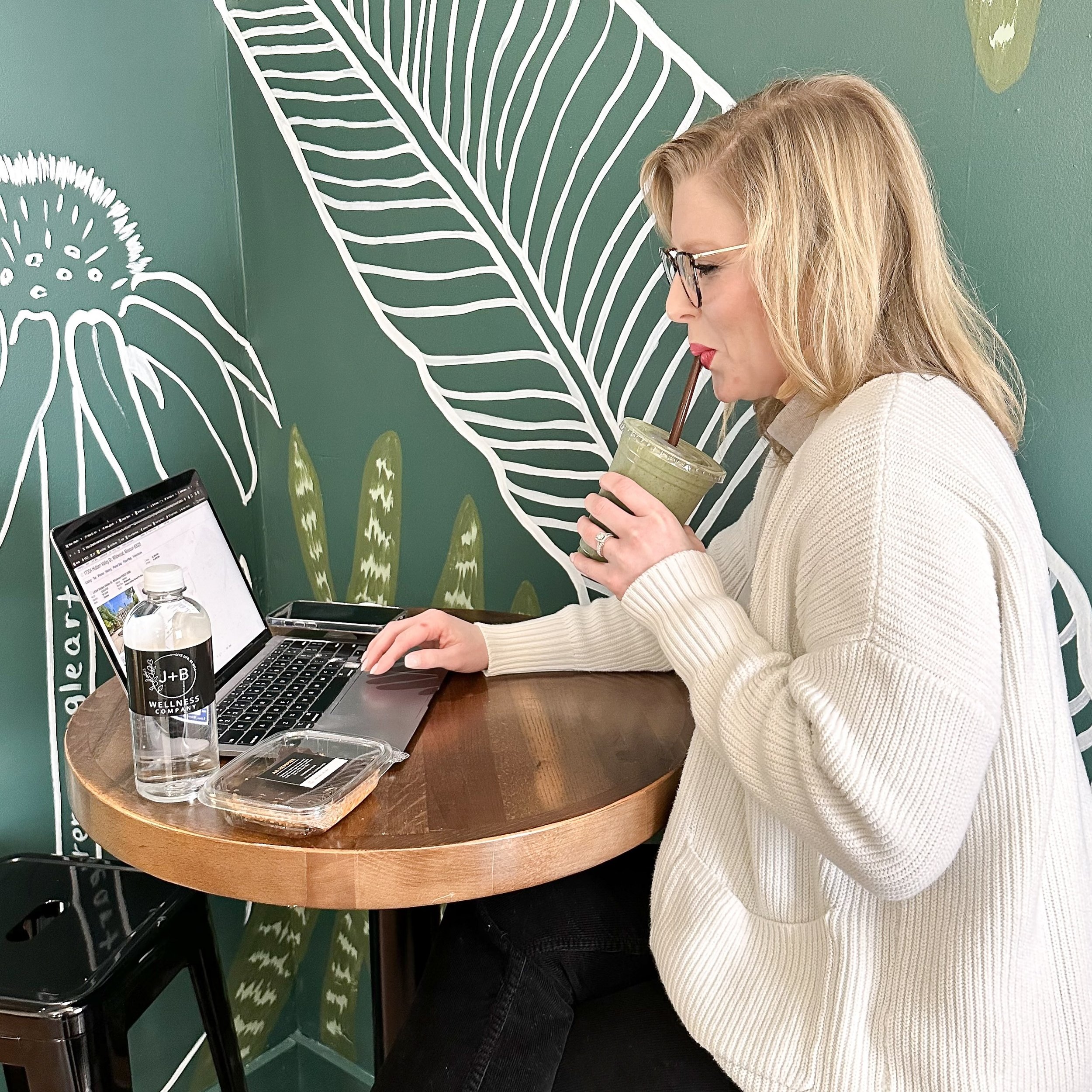 beautiful day to cozy up at the cafe 🥤☀️

we have everything you need to work remotely: wifi, outlets, coffee, good vibes + a menu that&rsquo;s delicious and will keep you energized ⚡️

++ it&rsquo;s DOUBLE POINTS WEDNESDAY 👏🏻