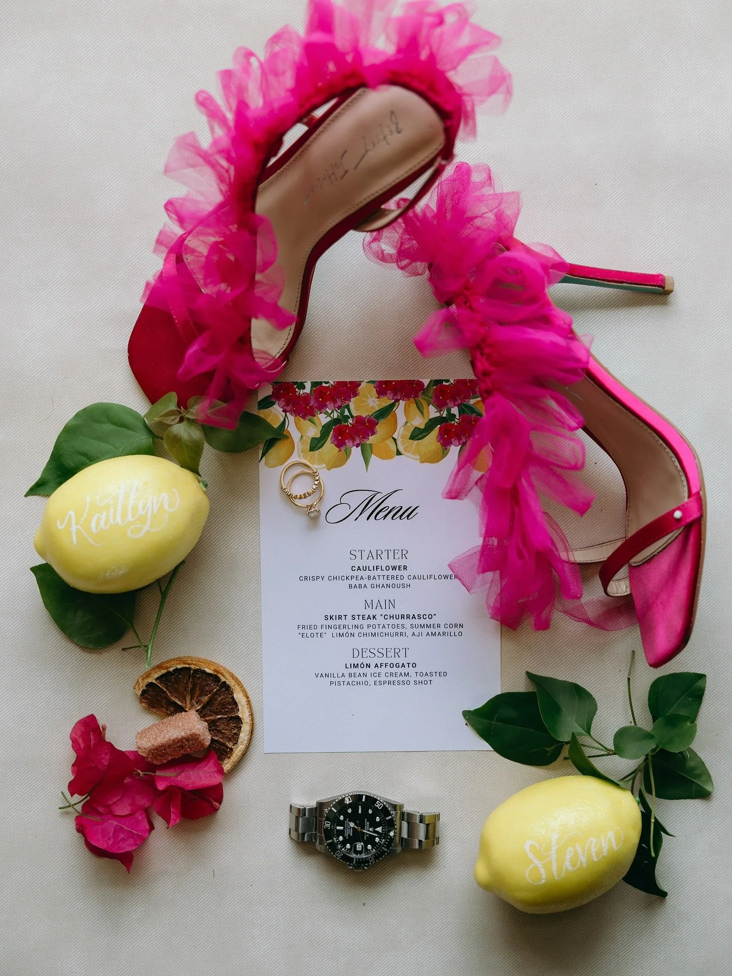Planning on color 🌺 
&hellip;
Planning + Design: @bridezilla.events 
Photography: @prisciladelcristophoto 
Calligraphy + Seating Chart: @theletteringbar 
Glassware + Flatware: @lyanemorevents 
Rentals: @trinityspecialeventrentals 
Cake: @sassycakesi
