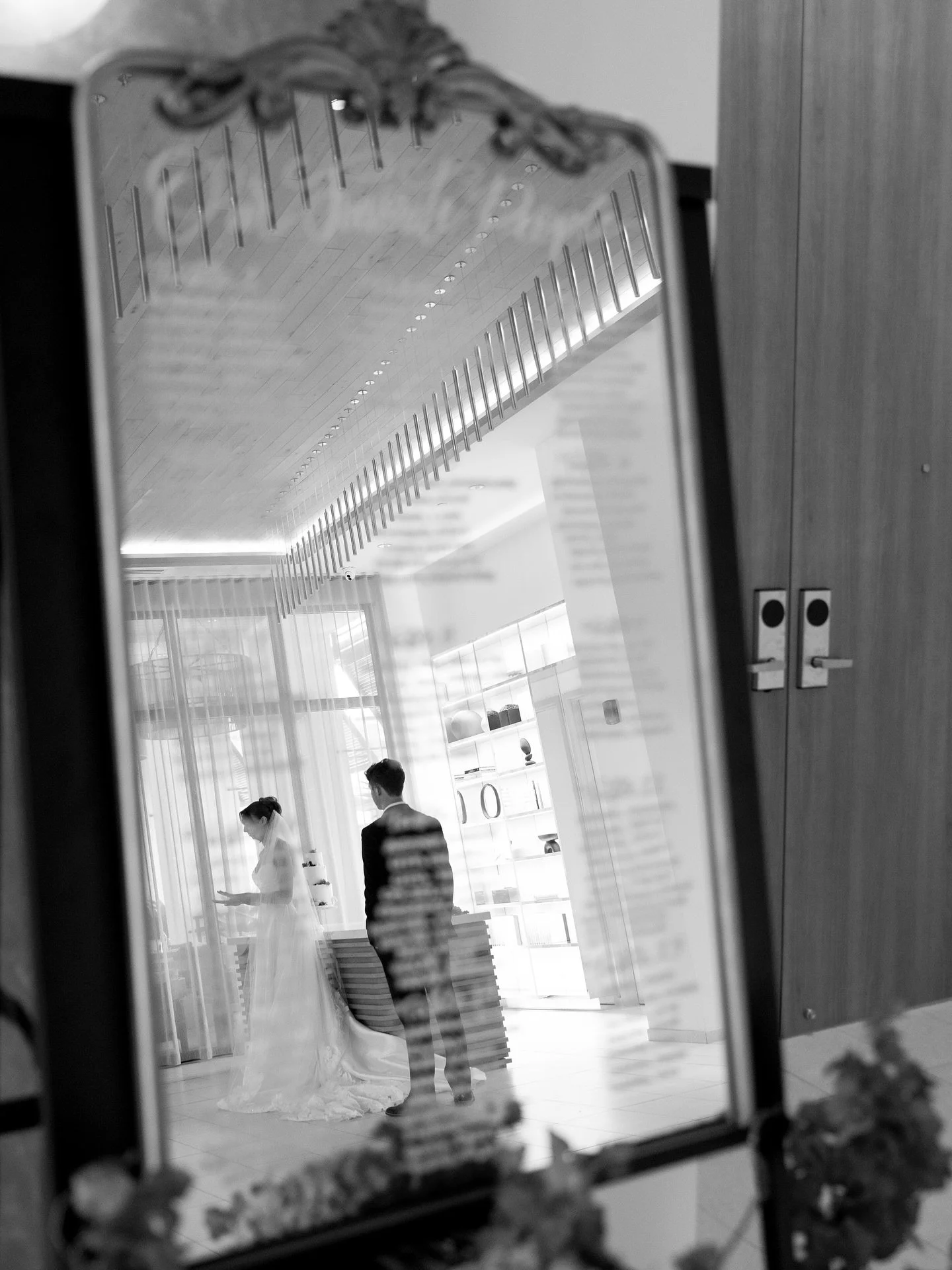 Private Vows 🤍 
&hellip;

Planning &amp; Design: @239.bridezilla 
Photography: @prisciladelcristophoto 
Venue: @achotelnaples5thavenue 
HMUA: @angelanicolemua
Florals: @theletteringbar 
Calligraphy &amp; Seating Chart: @theletteringbar 
Cake: @sassy