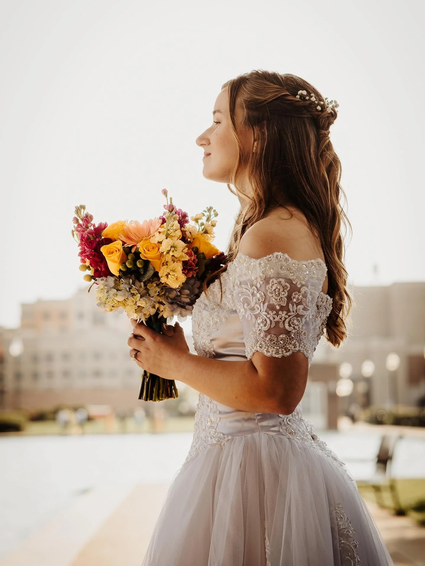 Sometimes you know in the moment when you&rsquo;ve captured gold. ✨

#wedding #bride #fishers #fishersphotography #fishersphotographer #photo #photography #weddingphotography #weddingphoto #fall #flowers #glow #profile #carmel #carmelphotographer