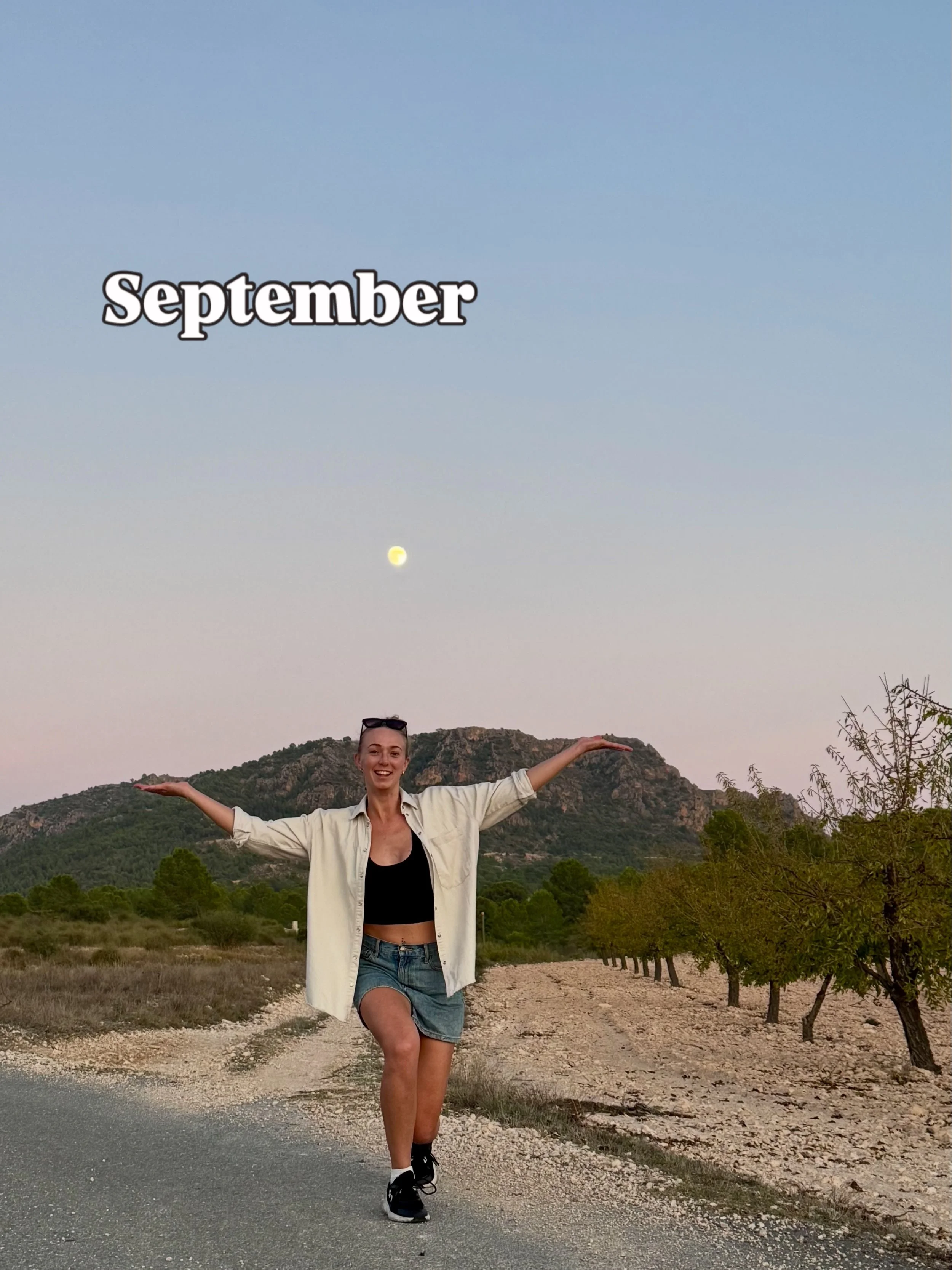 September so sweet I&rsquo;m still not over it. Swipe to the final 2 slides to see a worm 🪱 and a shrimp 🦐 

Being bridesmaid for @emily_ruffell and @harrypimm2023 was a life highlight 🤍💍