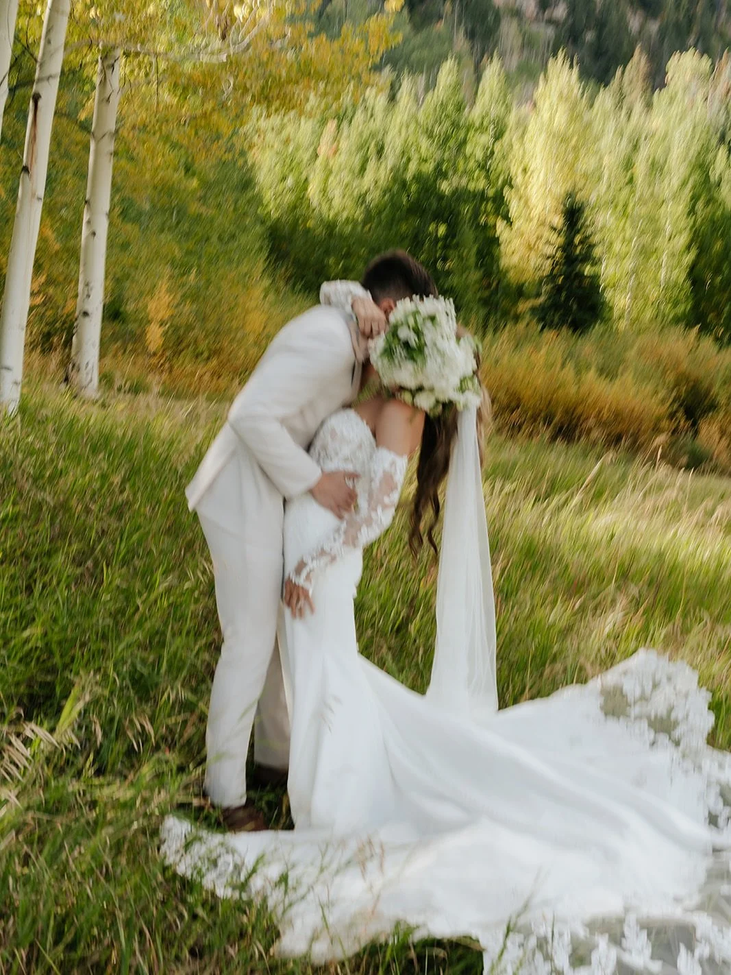 Kaylee + Tyler🤎 a true micro-wedding dream with the most intentional details. They spent years planning the perfect day and if these photos are any evidence, I&rsquo;d say the day was more than a dream come true.

Photos:@sue.shutterbug
Hair: @hairb