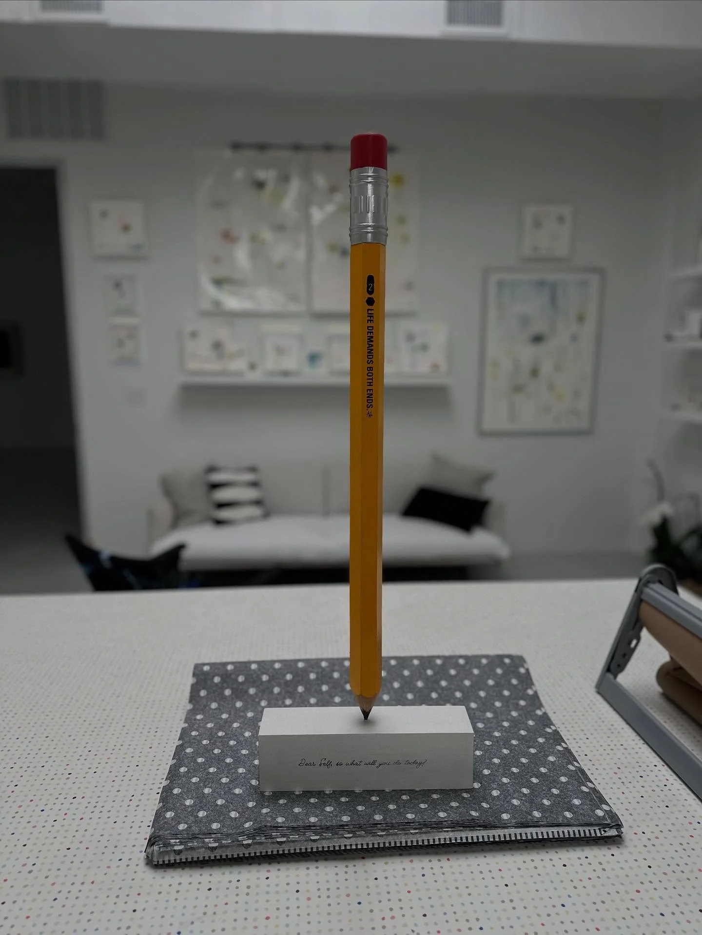 Order ready for pickup. 💛✏️ 

27&rdquo; Mini Pencil Sculpture

#houstonart #artist #winterstreetstudios #pencilart 
#pencilsculpture #pencil 

More info: LifeDemandsBothEnds.com