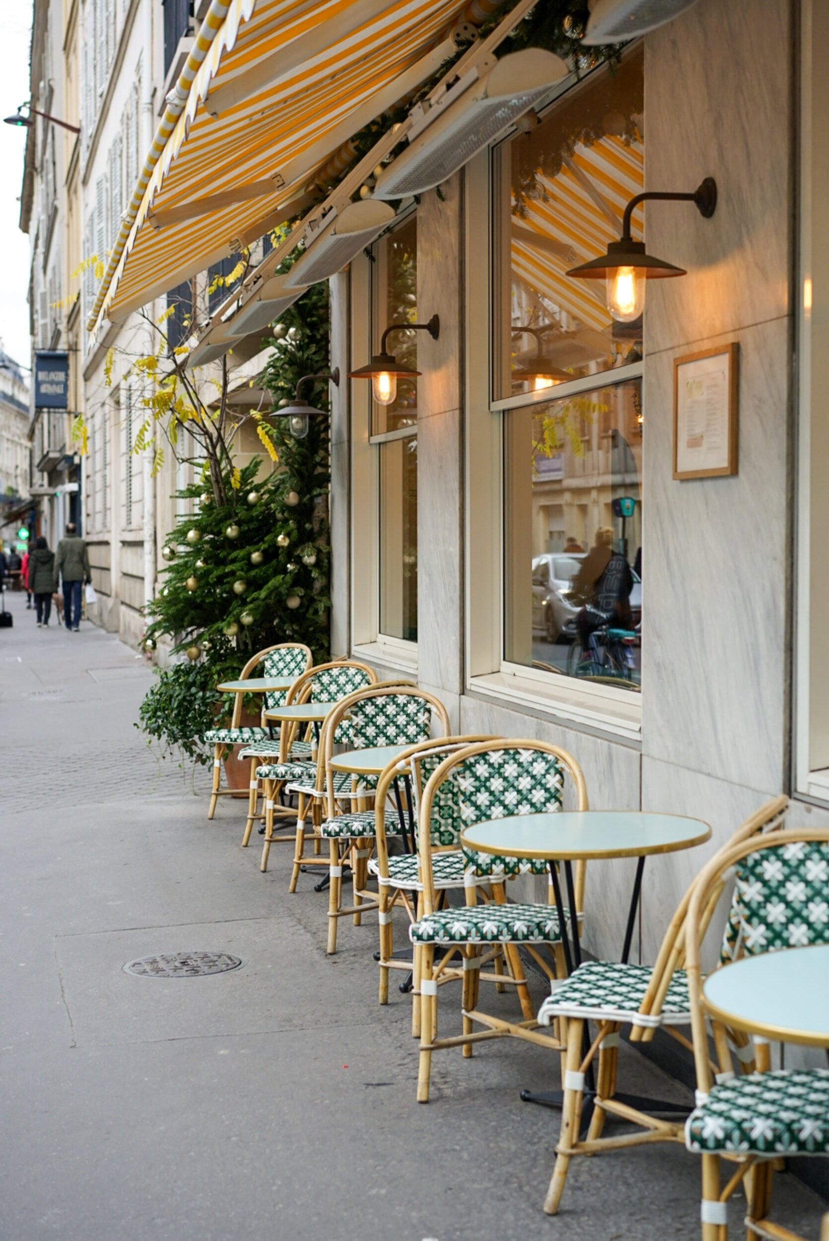 Creating a Sidewalk Seating Area: Essential Considerations for a Successful Conversion