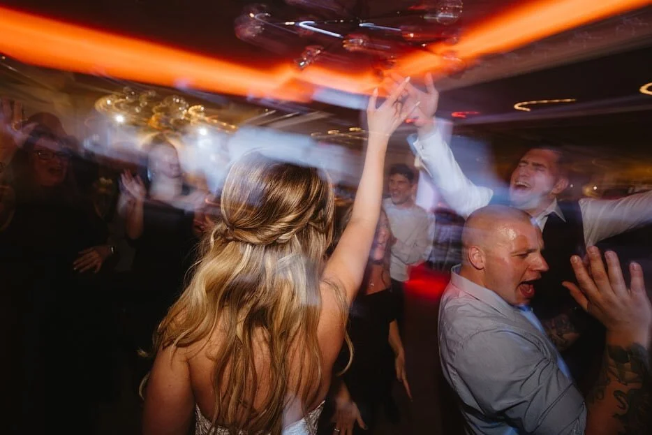 &quot;Love in motion, hearts in sync. 💖🎶 #DancingIntoForever&quot;⁣#AKBride #AvantKouture #AKWedding #AK

ᴘʟᴀɴɴᴇʀ: @avant_kouture 
ᴘʜᴏᴛᴏ: @mileswittboyer 
ʜᴍᴜ: @suenatale_thebridalstylist @undertheveilny 
ꜰʟᴏʀɪꜱᴛ: @villagefloristrocks 
ᴛᴜxᴇᴅᴏꜱ: @to