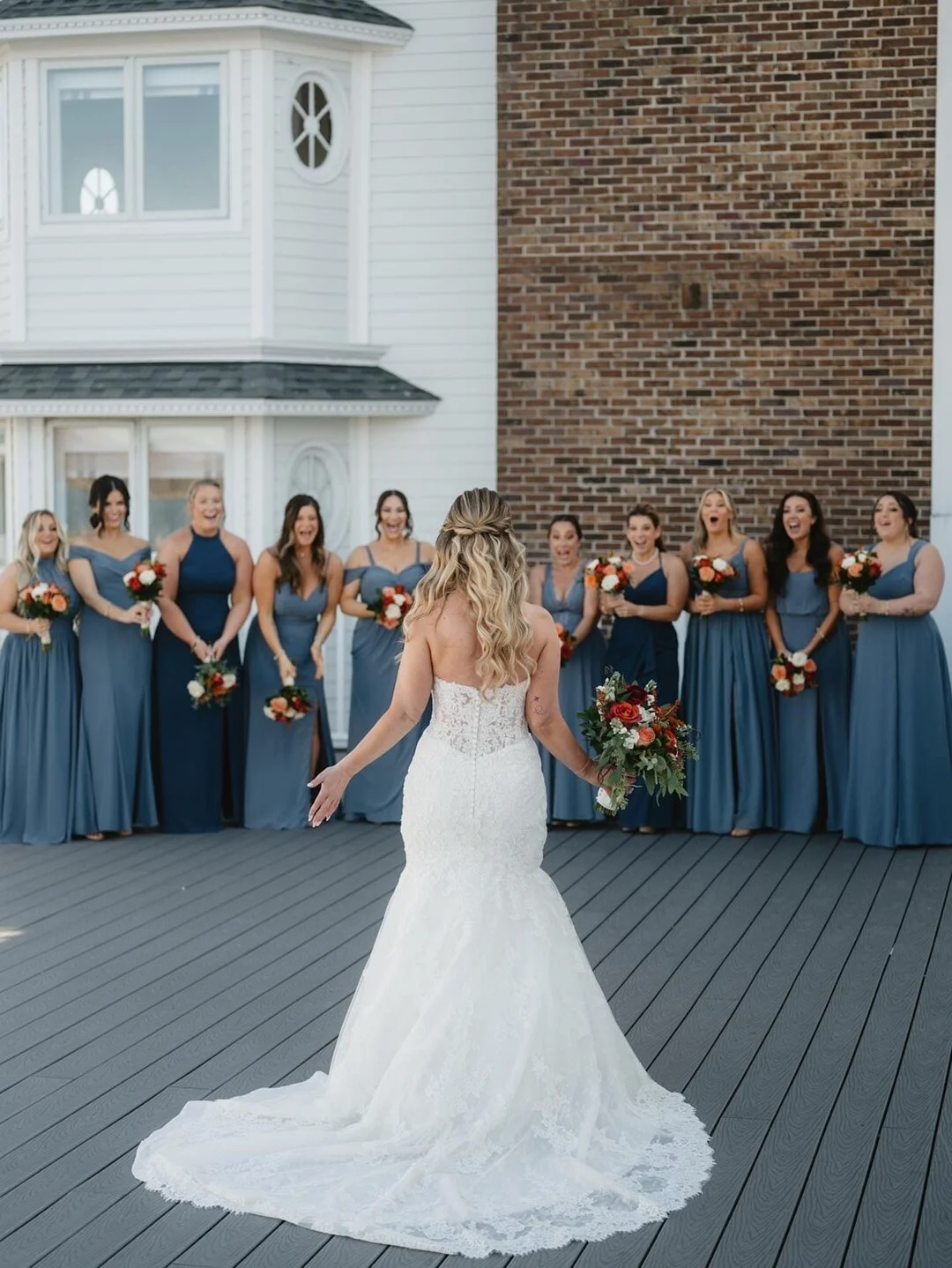 Laughter echoed, tears flowed, and hearts swelled as the bridesmaids laid eyes on our beautiful bride for the first time. 💖 #FirstLook #AvantKouture #AKBride #Bridesmaids #AKWedding​​​​​​​​
​​​​​​​​
ᴘʟᴀɴɴᴇʀ: @avant_kouture ​​​​​​​​
ᴘʜᴏᴛᴏ: @mileswitt