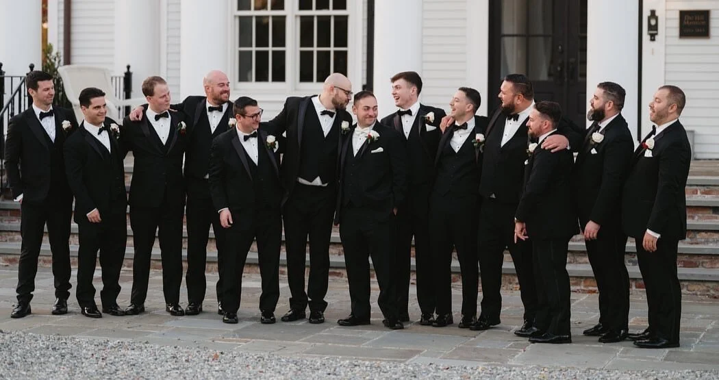 Turning ordinary moments into extraordinary memories with the best company. #AvantKouture #AvantKouturebyK #AKGroom #Groomsmen​​​​​​​​
​​​​​​​​
ᴘʟᴀɴɴᴇʀ: @avant_kouture ​​​​​​​​
ᴘʜᴏᴛᴏ: @mileswittboyer ​​​​​​​​
ʜᴍᴜ: @suenatale_thebridalstylist @underth