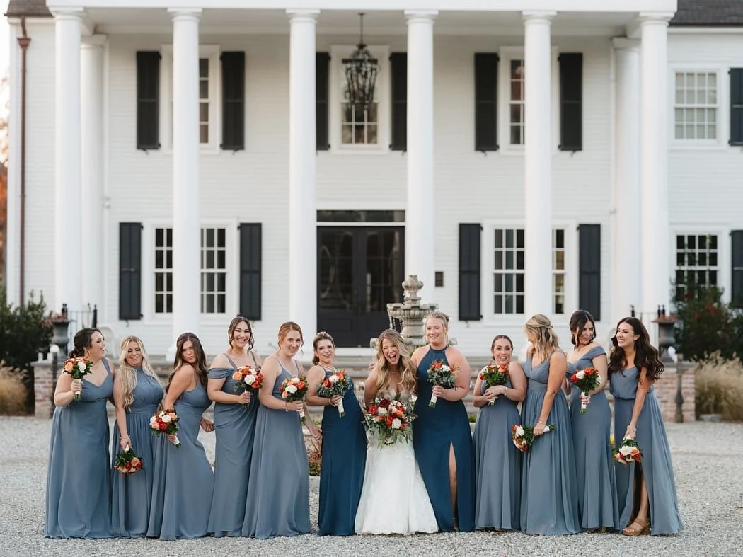 Every moment is special when spent with the right people. 💕​​​​​​​​
​​​​​​​​
ᴘʟᴀɴɴᴇʀ: @avant_kouture ​​​
ᴘʜᴏᴛᴏ: @mileswittboyer ​​
ʜᴍᴜ: @suenatale_thebridalstylist @undertheveilnw 
ꜰʟᴏʀɪꜱᴛ: @villagefloristrocks ​​​​​​​​
ᴛᴜxᴇᴅᴏꜱ: @torontostuxedos ​​​